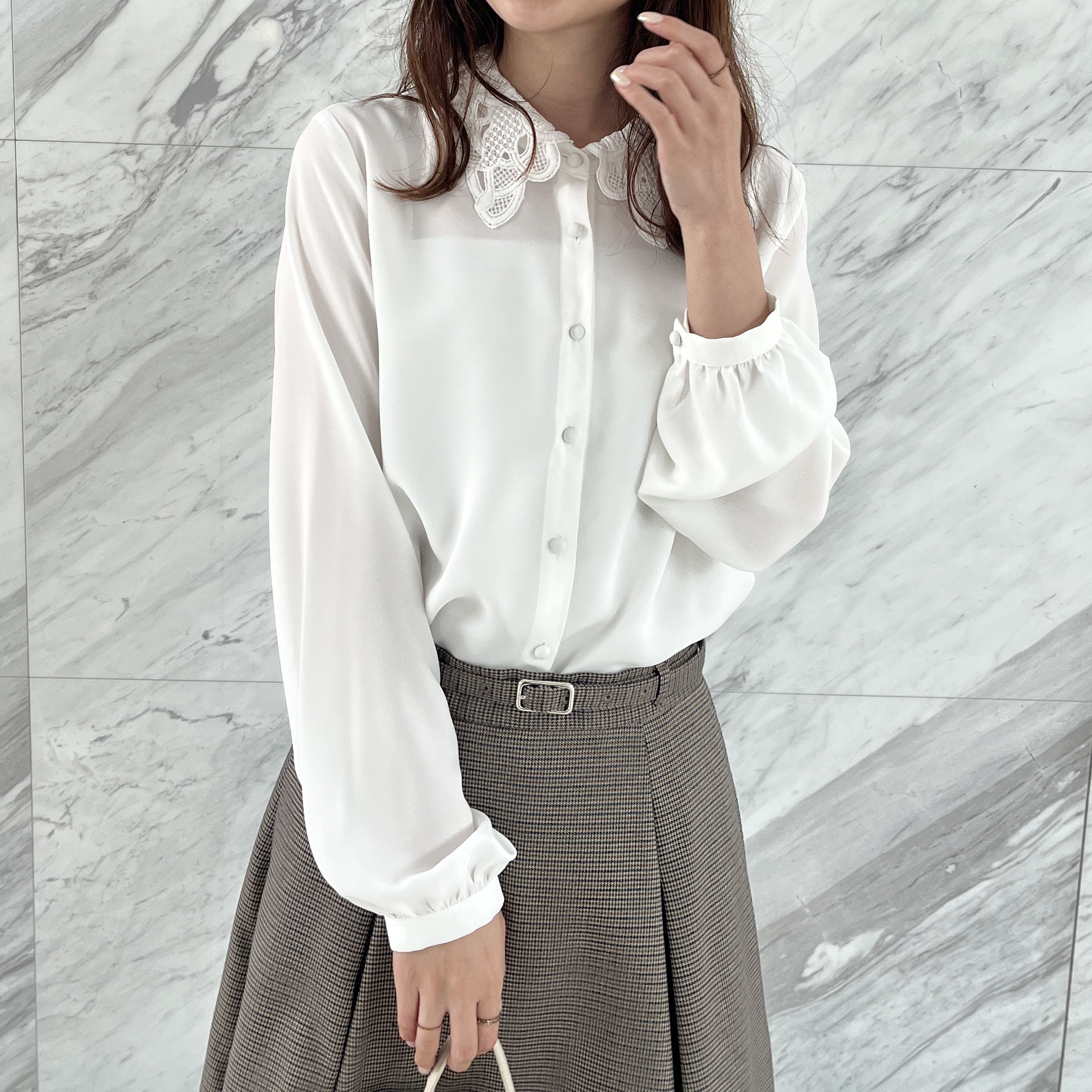 はばさんの「Couture brooch｜【お顔まわり彩る】レース衿ジョーゼットブラウス」を使ったコーディネート