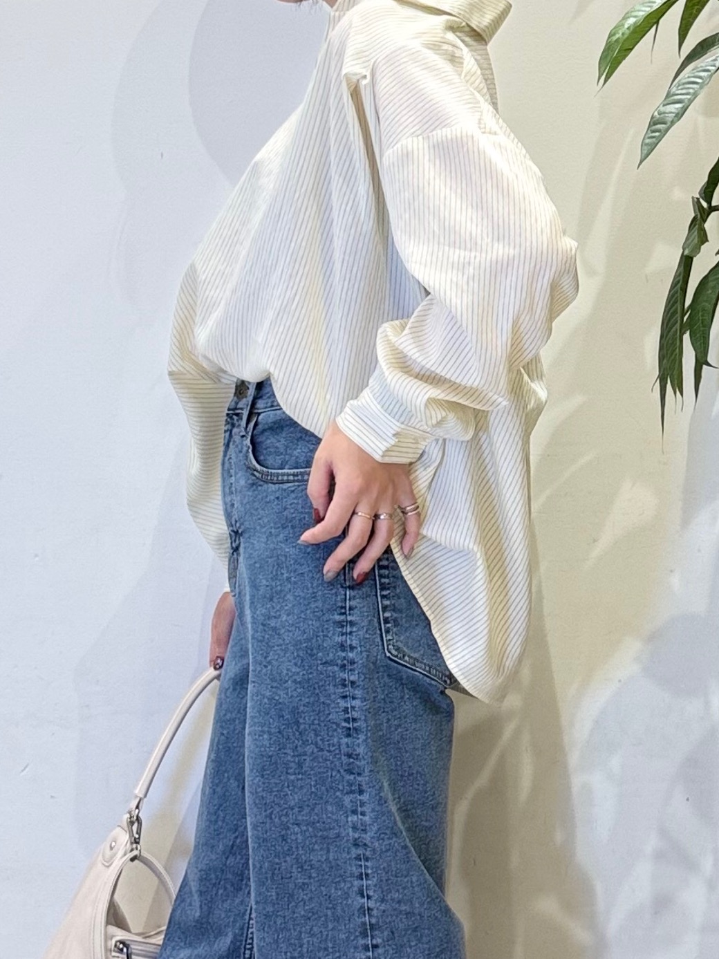 misakiさんの「SHOO･LA･RUE｜【洗濯機可】インせず決まるAライン ストライプスキッパーシャツ」を使ったコーディネート