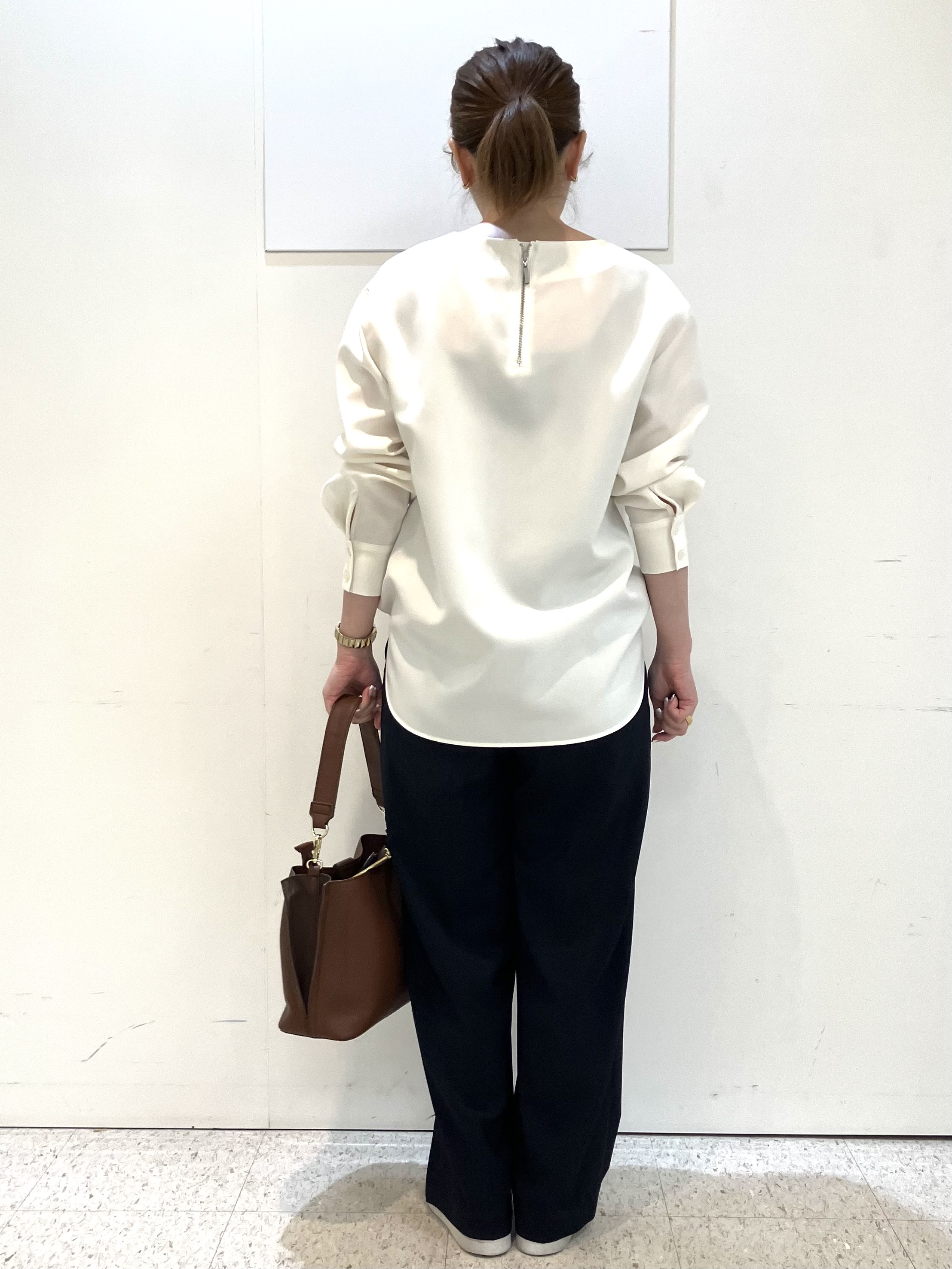 kozuさんの「Reflect｜【通勤】きれいめラウンドネックブラウス」を使ったコーディネート