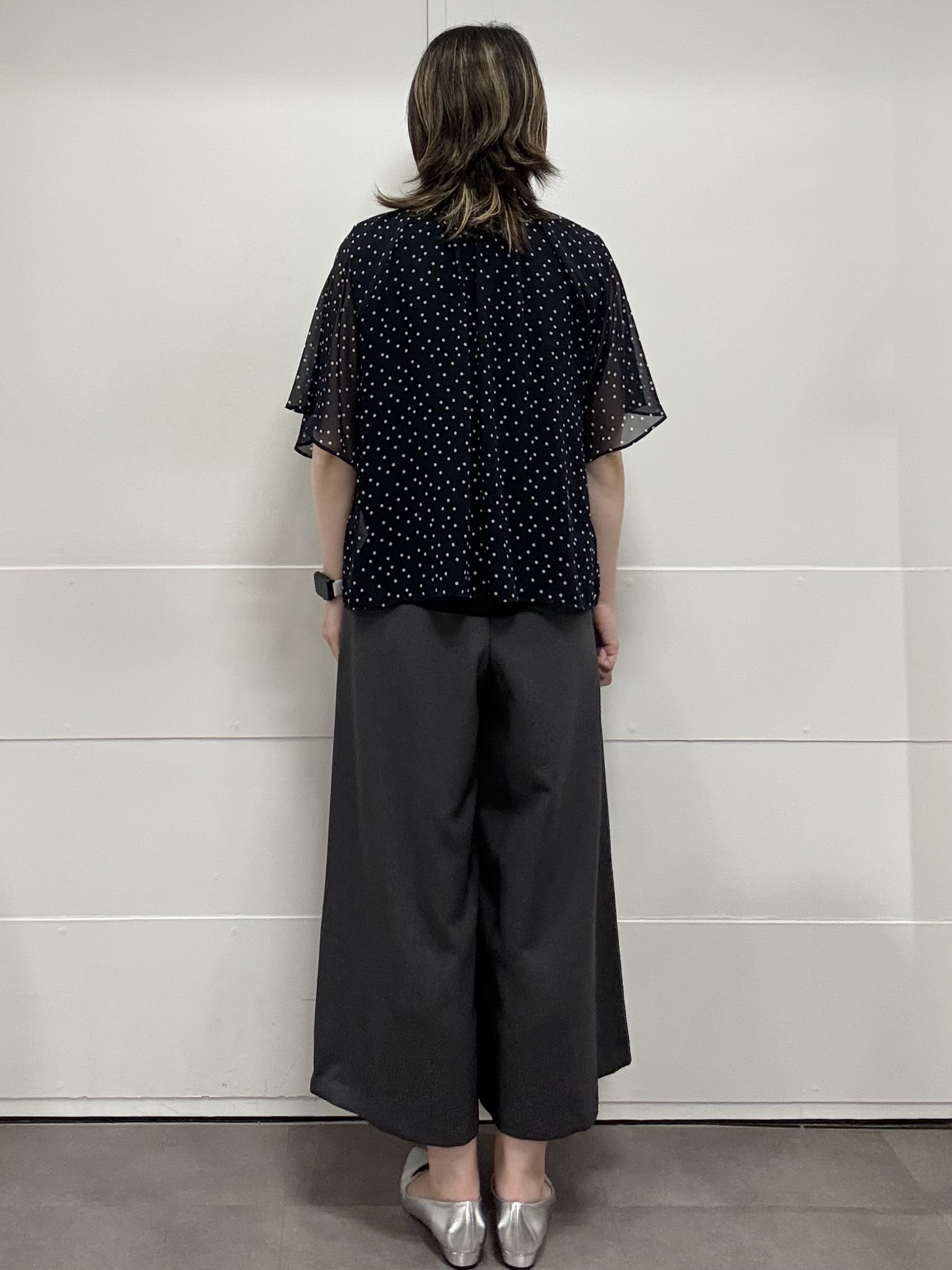 mamiさんの「Reflect｜【セットアップ／手洗い可】ドット柄シアーブラウス」を使ったコーディネート
