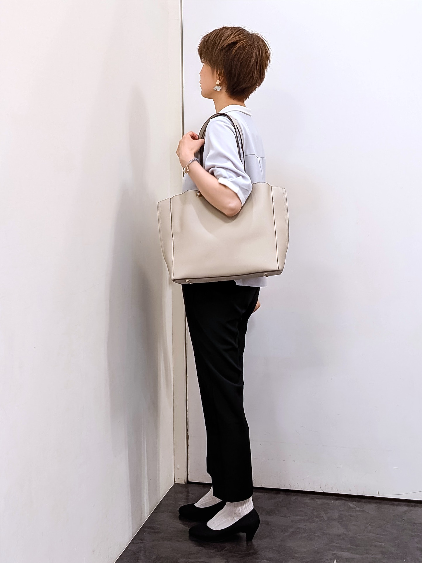 やまちゃんさんの「grove｜【洗濯機OK/シワになりにくい】1枚で華やぐ配色ボウタイブラウス」を使ったコーディネート