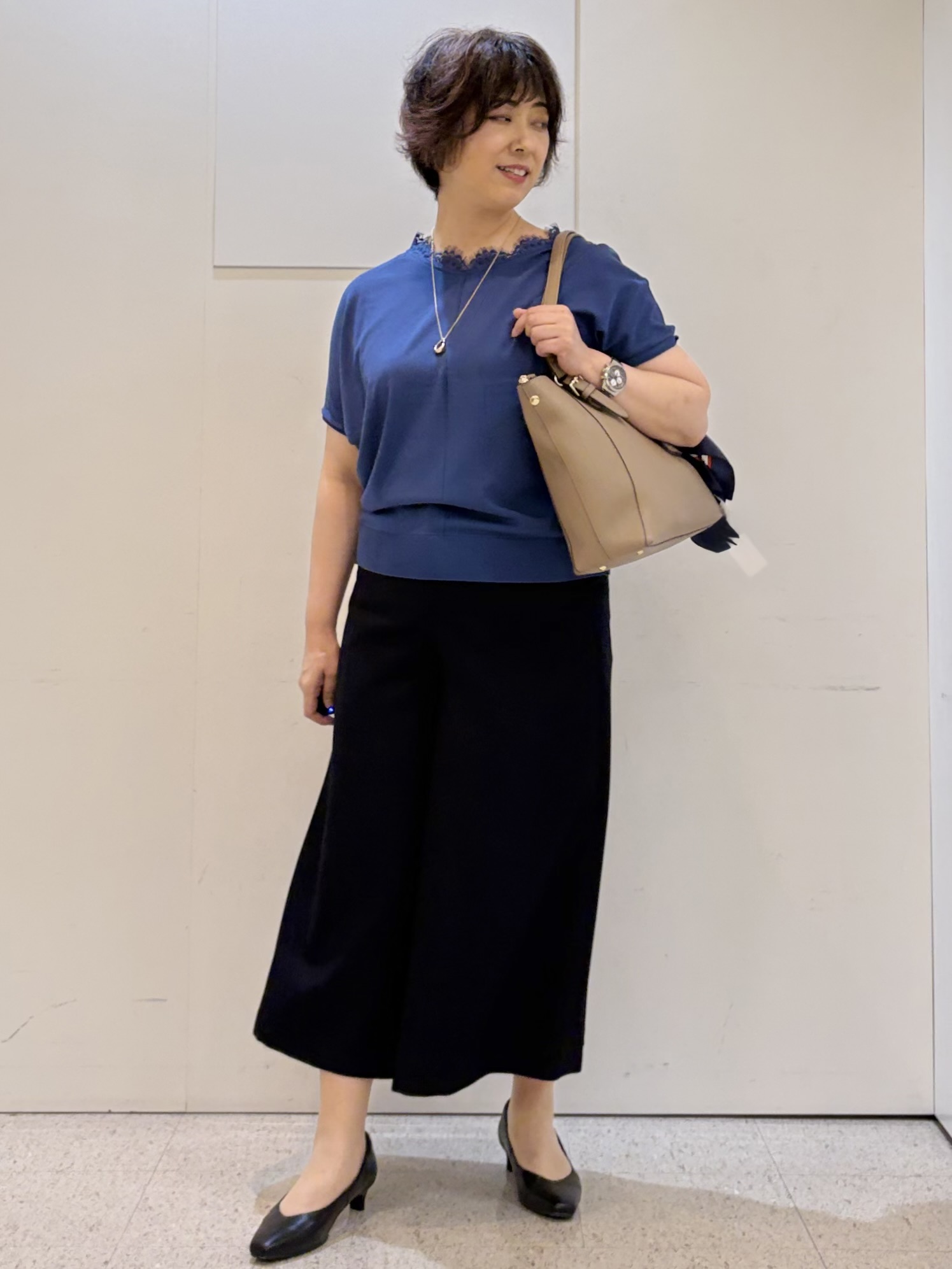 ヤスコさんの「Reflect｜【二の腕カバー／手洗い可】ネックレース フレンチスリーブニット」を使ったコーディネート