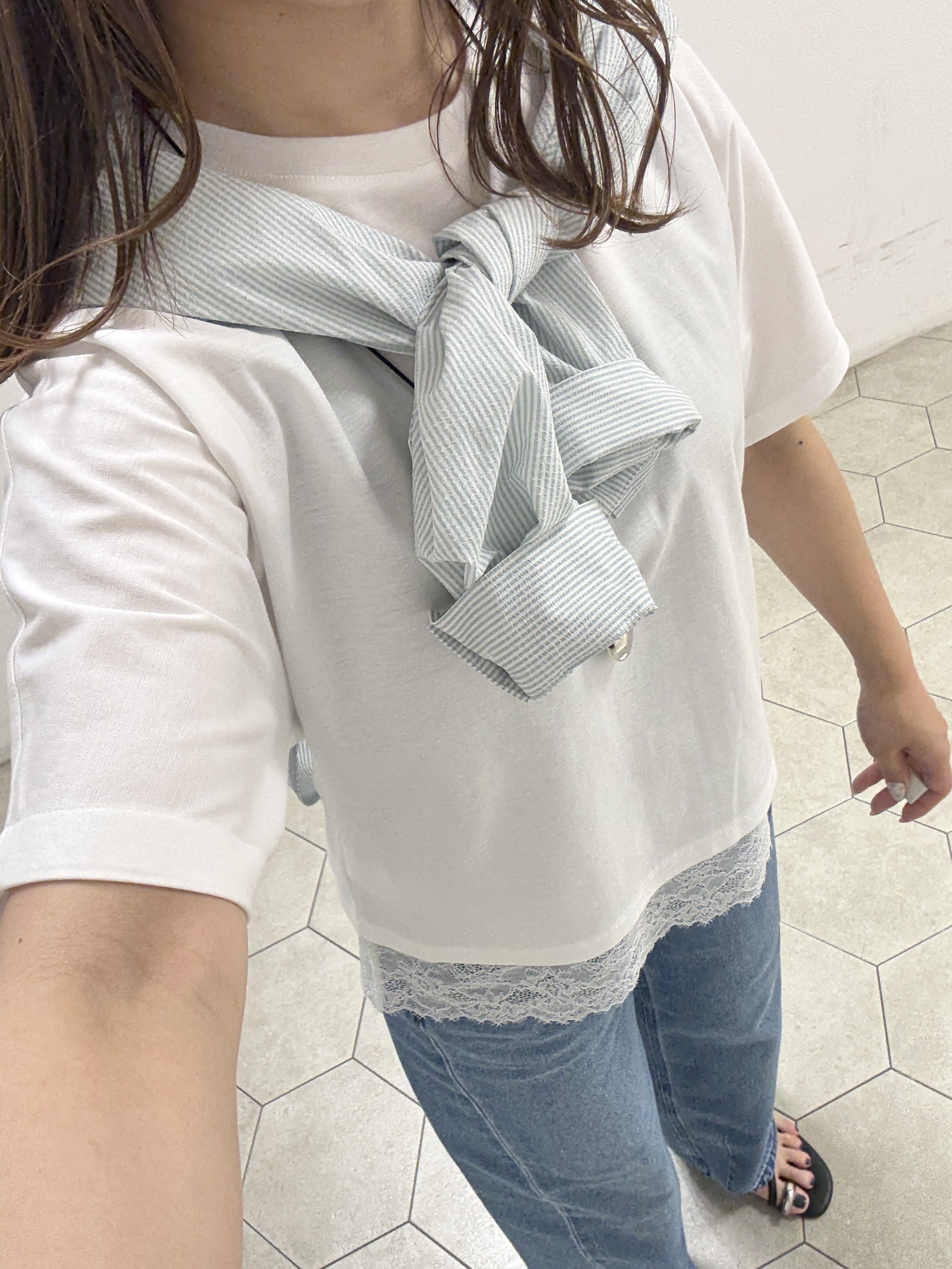 kahoさんの「INDIVI｜【汗ジミ防止／接触冷感】裾レースドルマンTシャツ」を使ったコーディネート