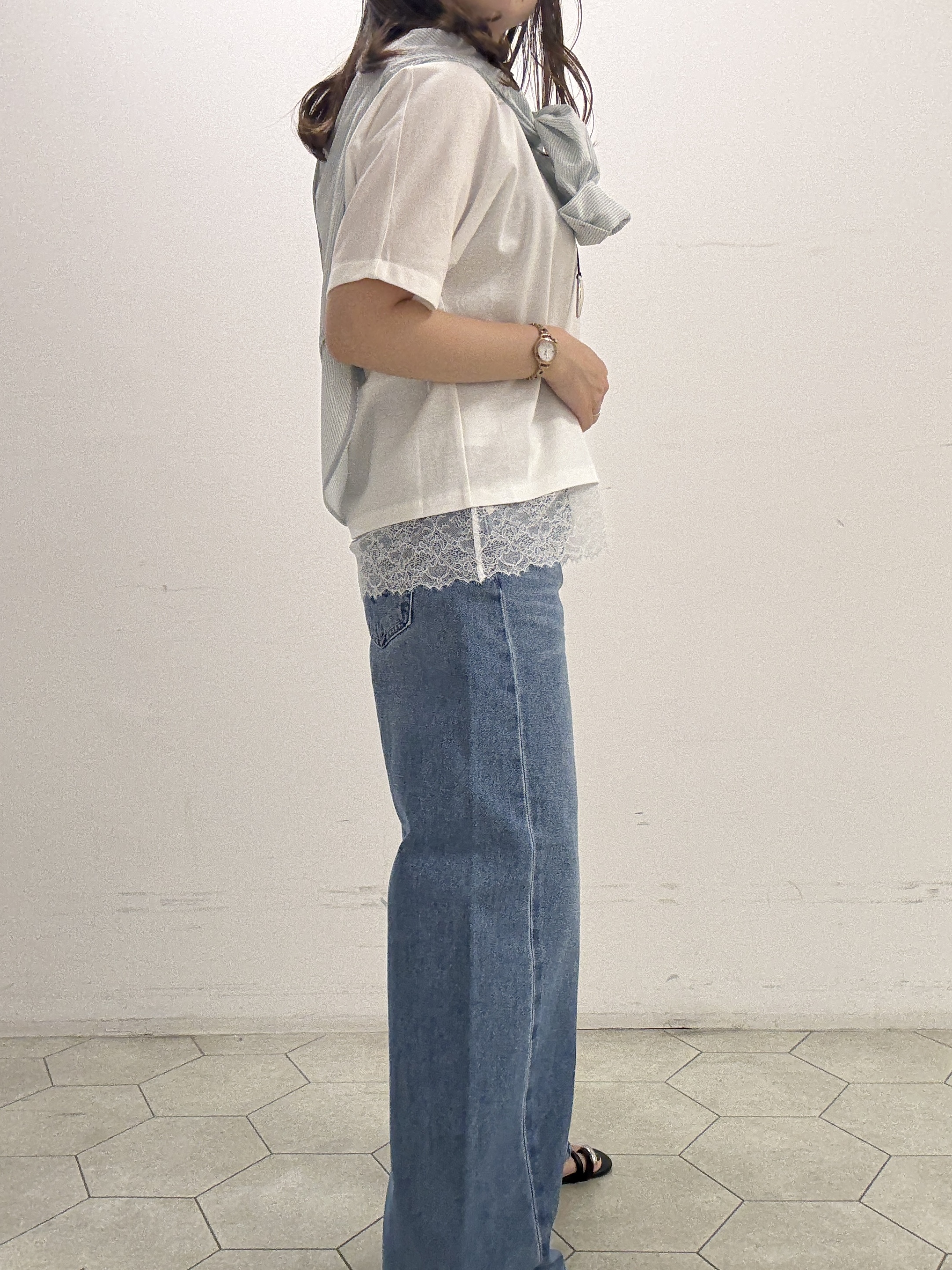 kahoさんの「INDIVI｜【汗ジミ防止／接触冷感】裾レースドルマンTシャツ」を使ったコーディネート
