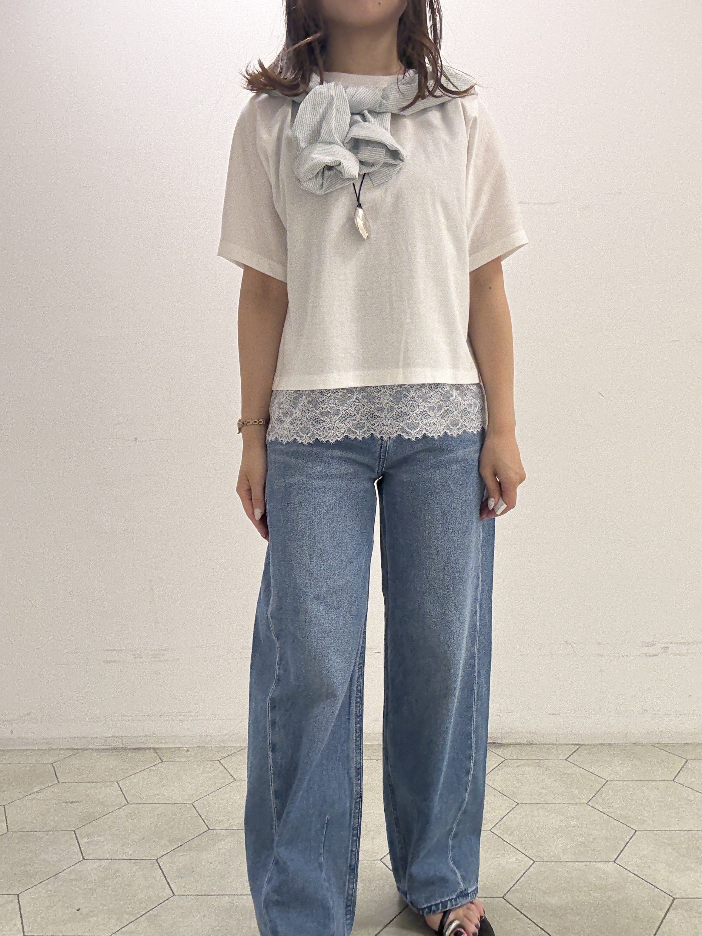 kahoさんの「INDIVI｜【汗ジミ防止／接触冷感】裾レースドルマンTシャツ」を使ったコーディネート