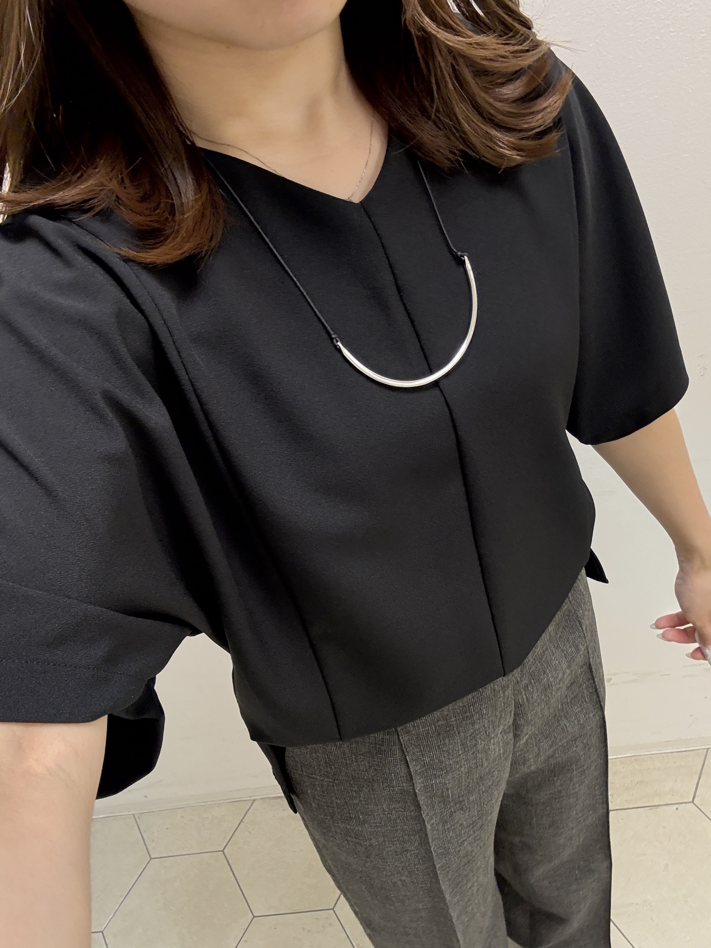 kahoさんの「INDIVI｜【体型＆二の腕カバー/着る日傘】ドルマントップス」を使ったコーディネート