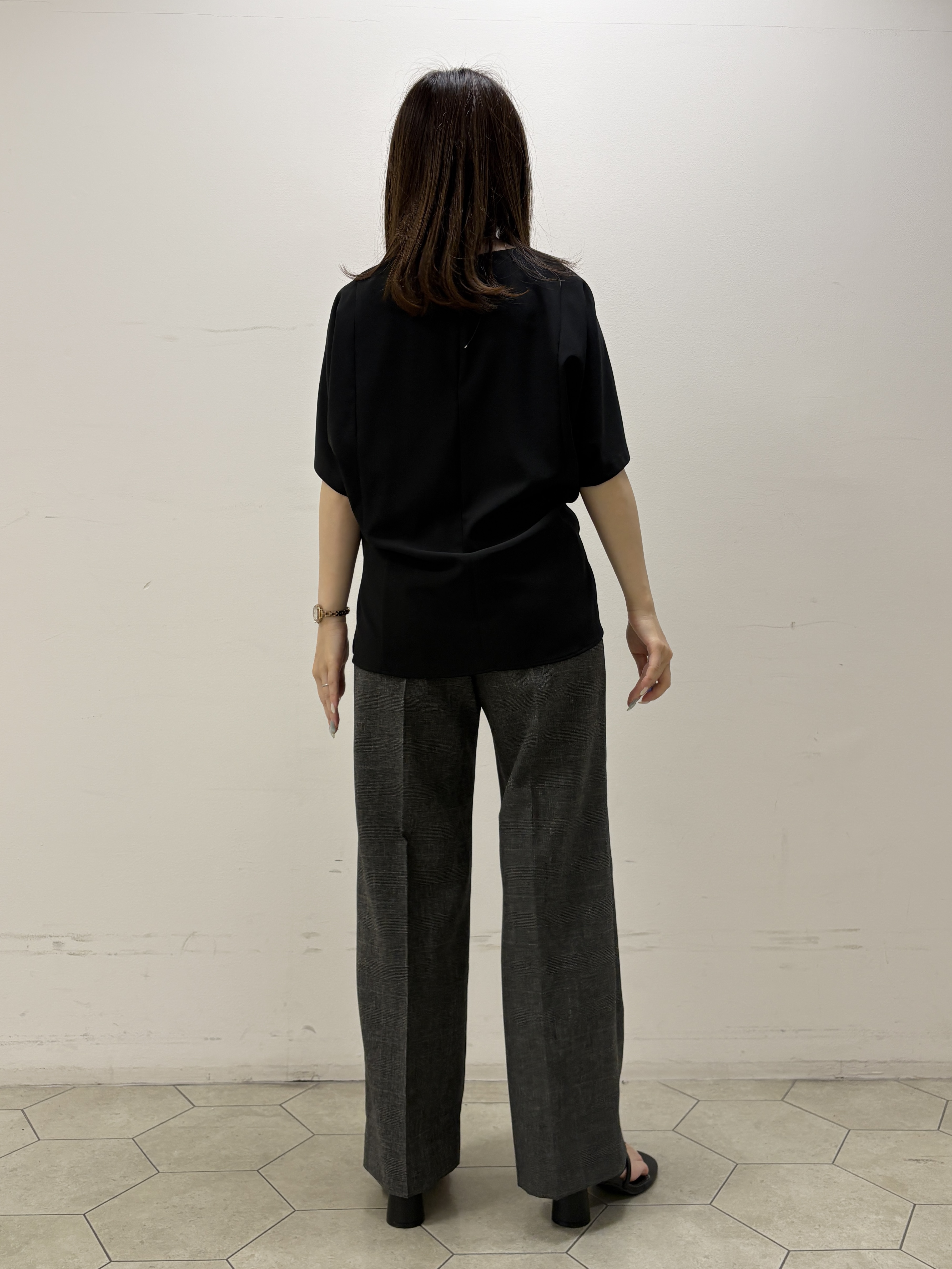 kahoさんの「INDIVI｜【体型＆二の腕カバー/着る日傘】ドルマントップス」を使ったコーディネート