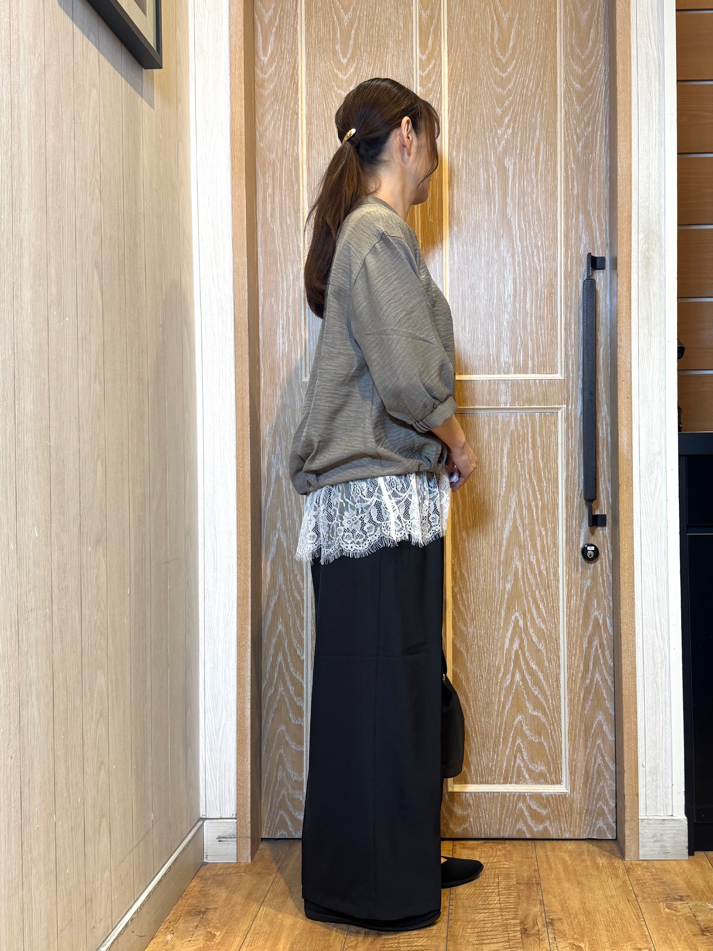 KAORIさんの「SHOO･LA･RUE｜【S-LL】裾レースで女性らしさをプラス レイヤード風 タックスキッパーブラウス」を使ったコーディネート