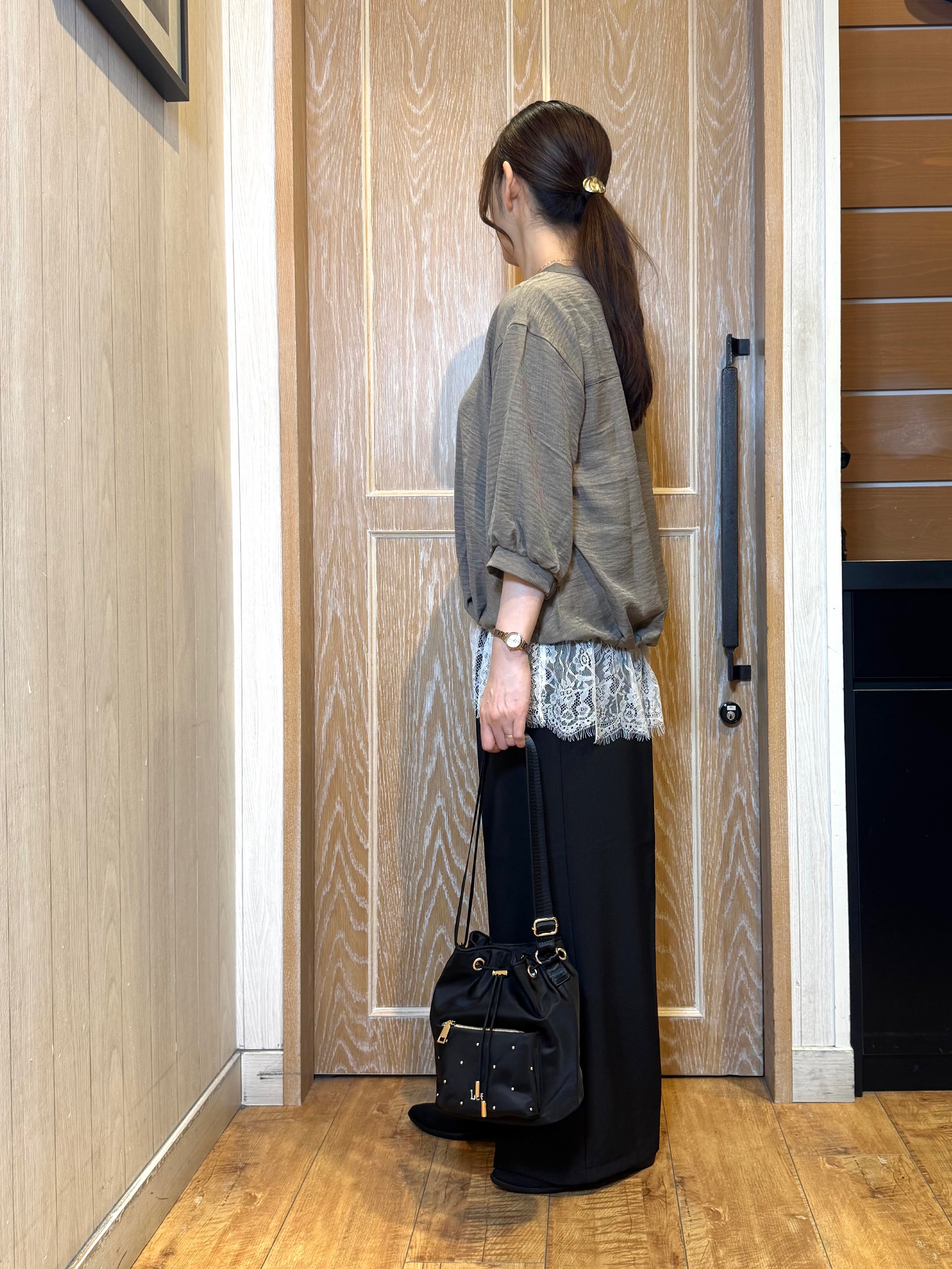KAORIさんの「SHOO･LA･RUE｜【S-LL】裾レースで女性らしさをプラス レイヤード風 タックスキッパーブラウス」を使ったコーディネート