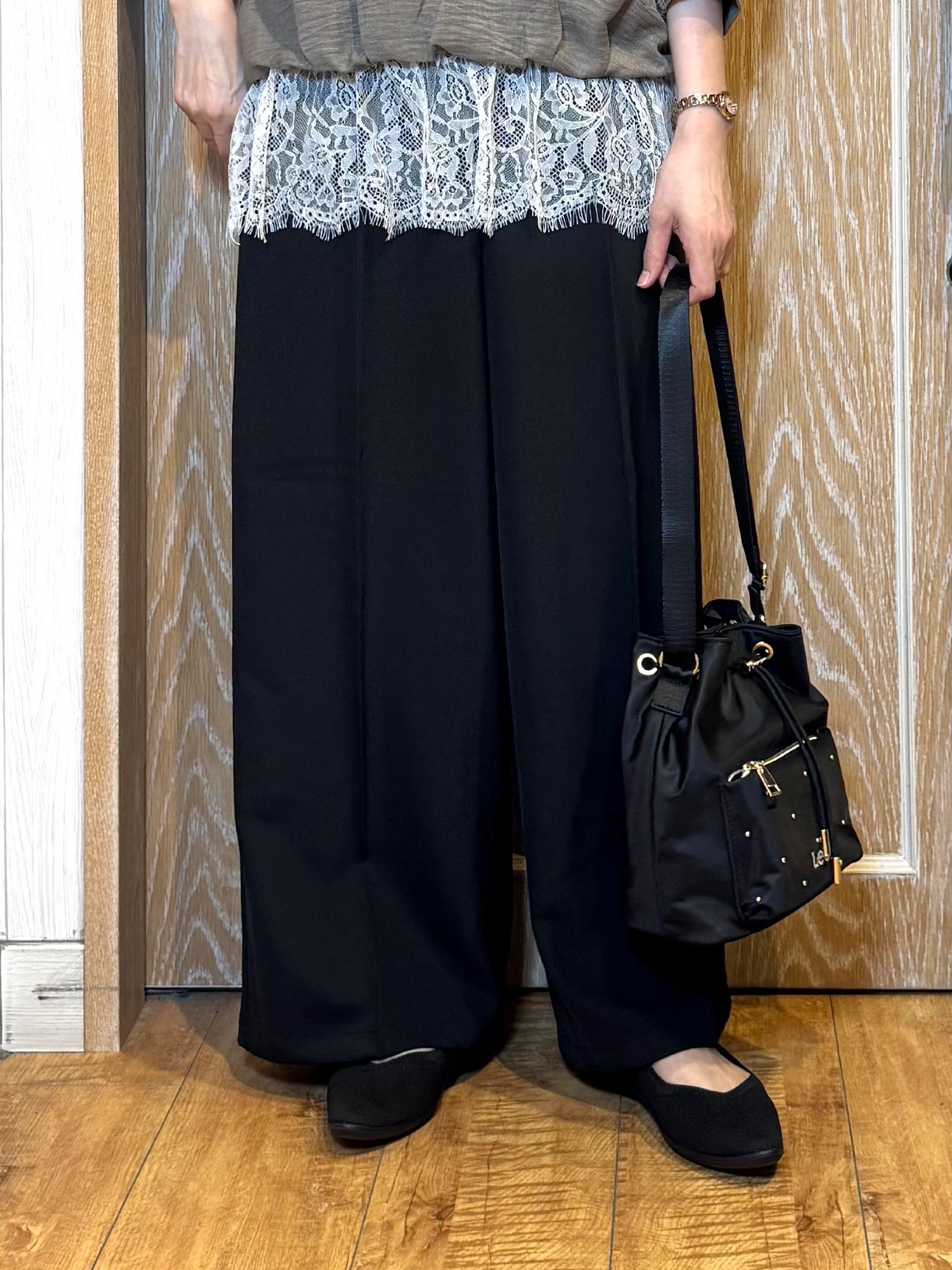 KAORIさんの「SHOO･LA･RUE｜【S-LL】裾レースで女性らしさをプラス レイヤード風 タックスキッパーブラウス」を使ったコーディネート