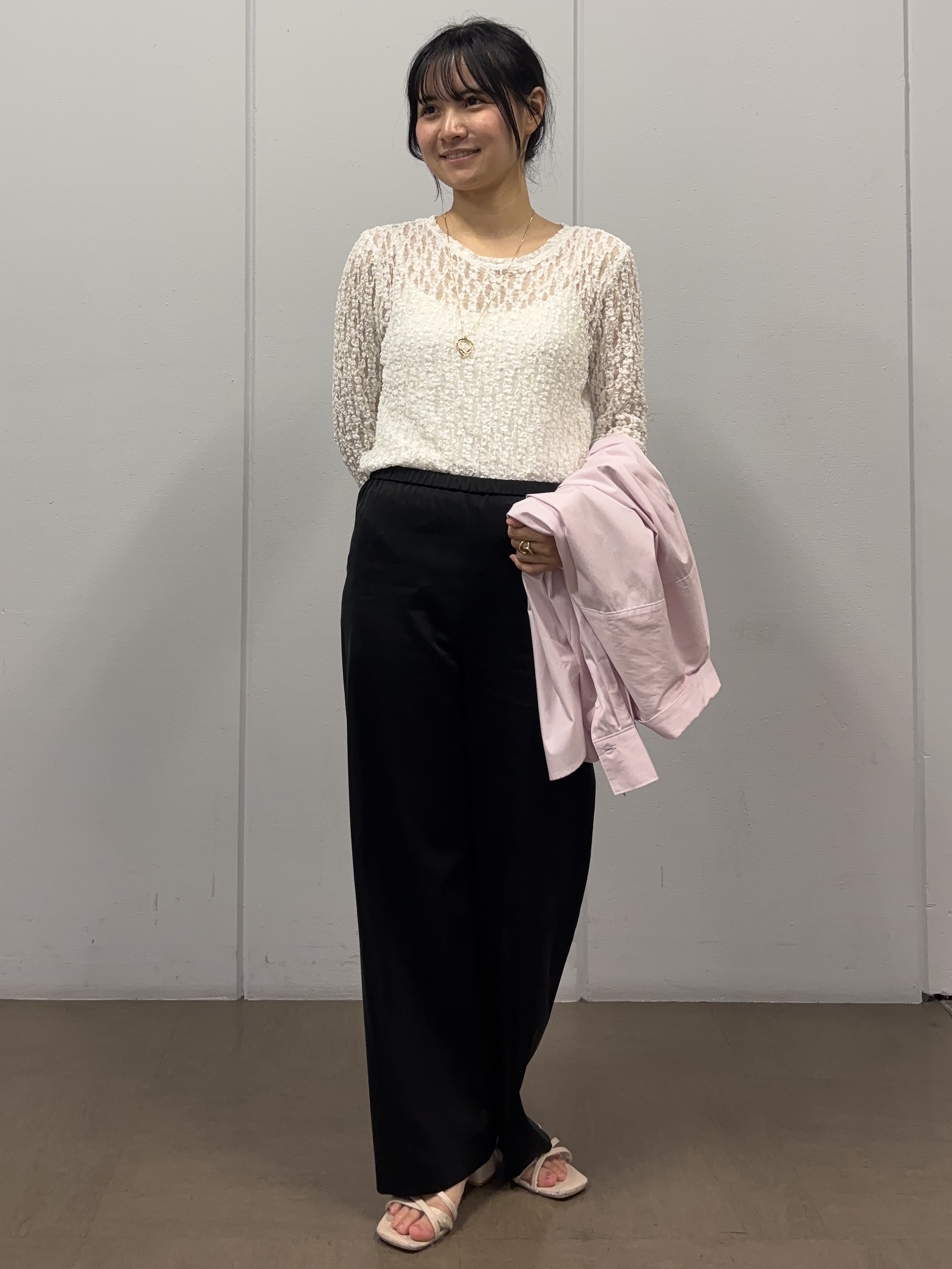 岩本優さんの「UNTITLED｜【羽織りのインナーに】レースプルオーバー」を使ったコーディネート