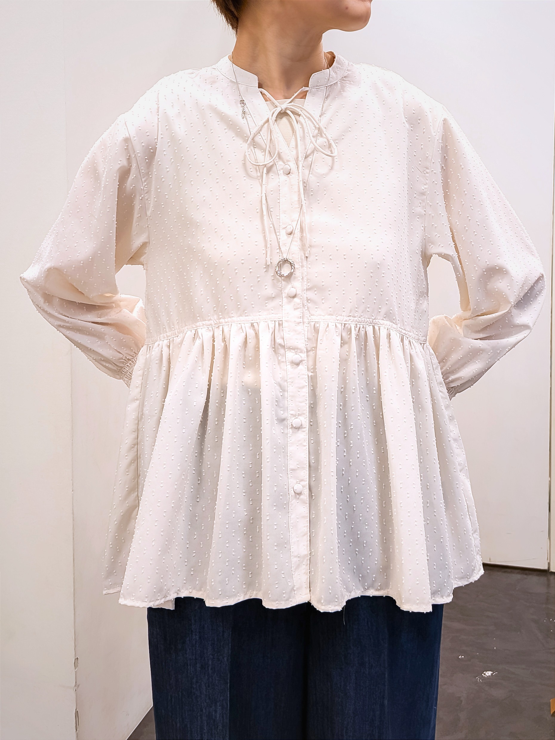 やまちゃんさんの「grove｜シアードビーペプラムブラウス」を使ったコーディネート