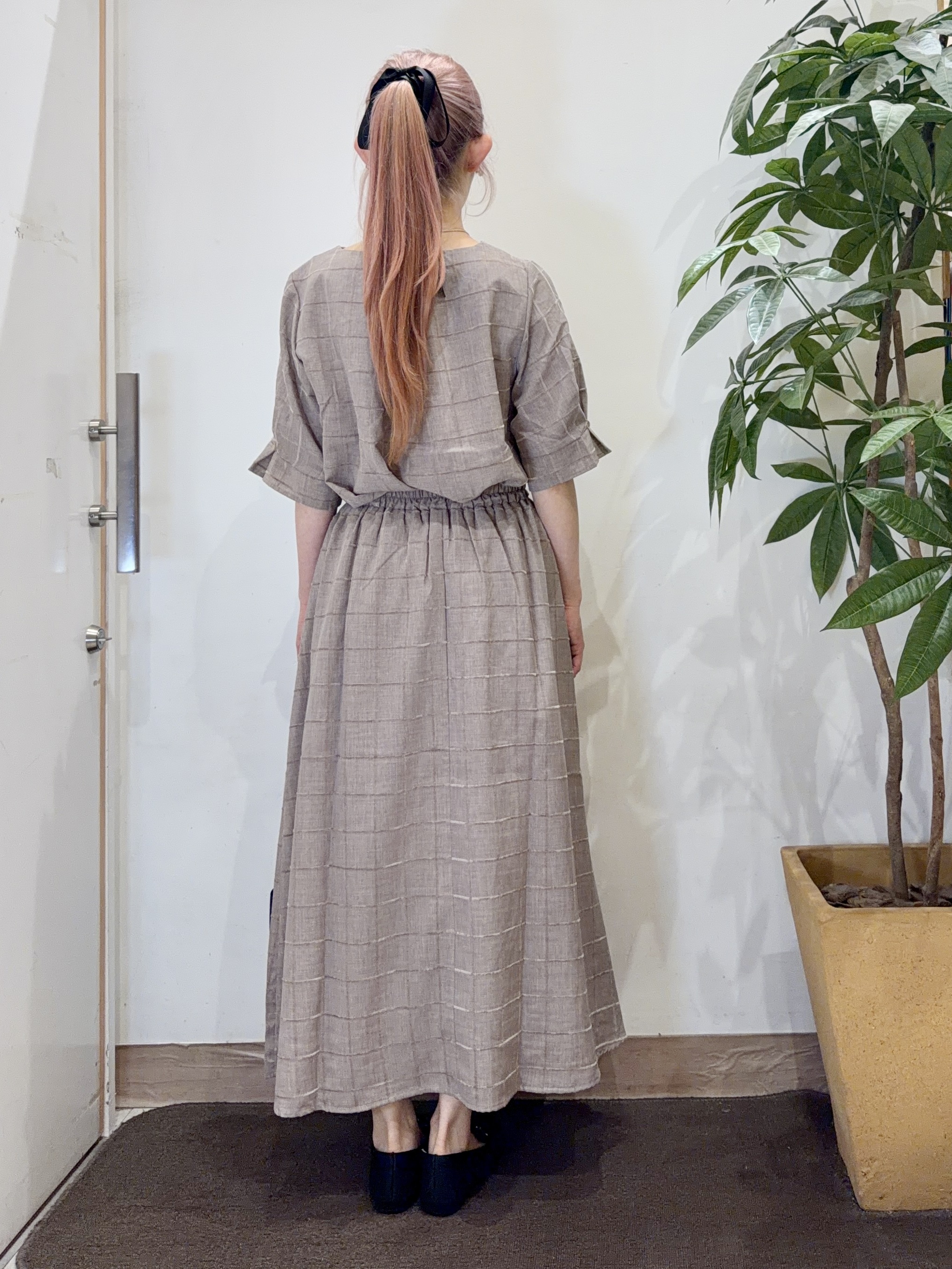 AYUMIさんの「SHOO･LA･RUE｜【セットアップ可/S-LL】1枚で秋気分 モールチェックタックスリーブ ブラウス」を使ったコーディネート