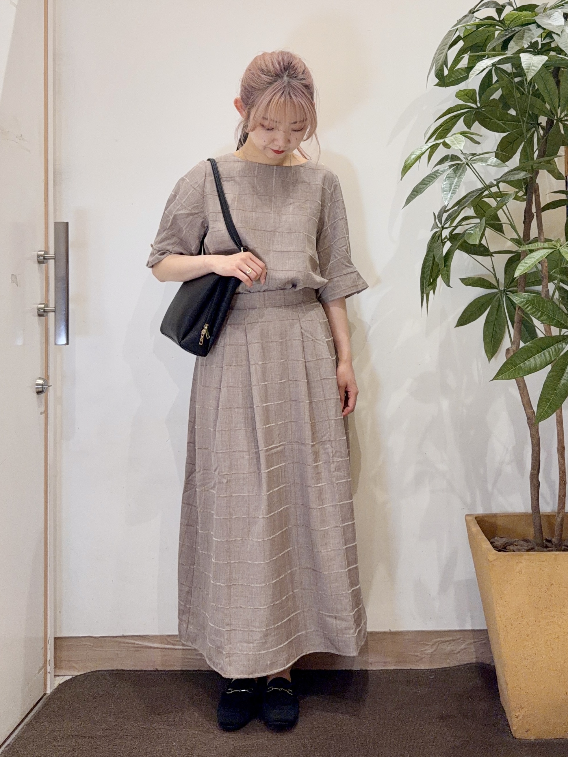 AYUMIさんの「SHOO･LA･RUE｜【セットアップ可/S-LL】1枚で秋気分 モールチェックタックスリーブ ブラウス」を使ったコーディネート