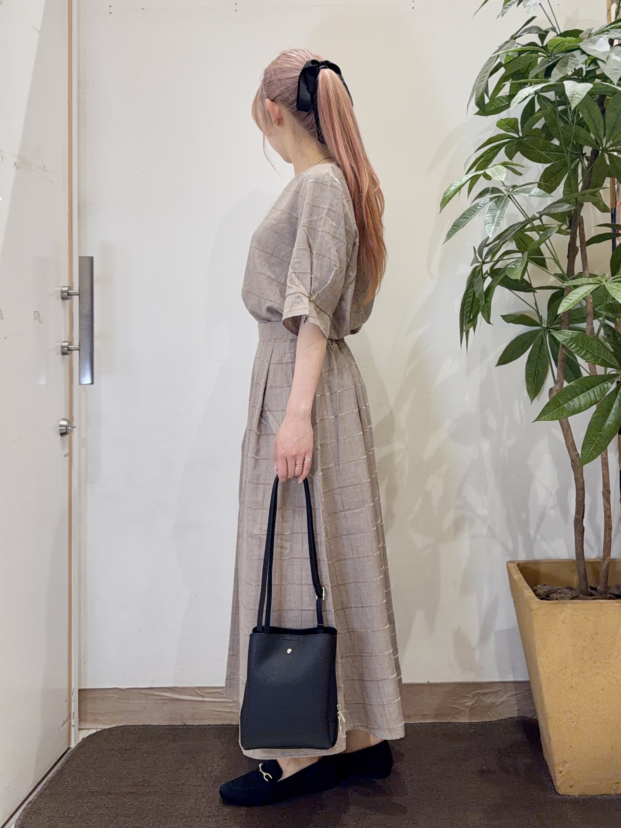 AYUMIさんの「SHOO･LA･RUE｜【セットアップ可/S-LL】1枚で秋気分 モールチェックタックスリーブ ブラウス」を使ったコーディネート