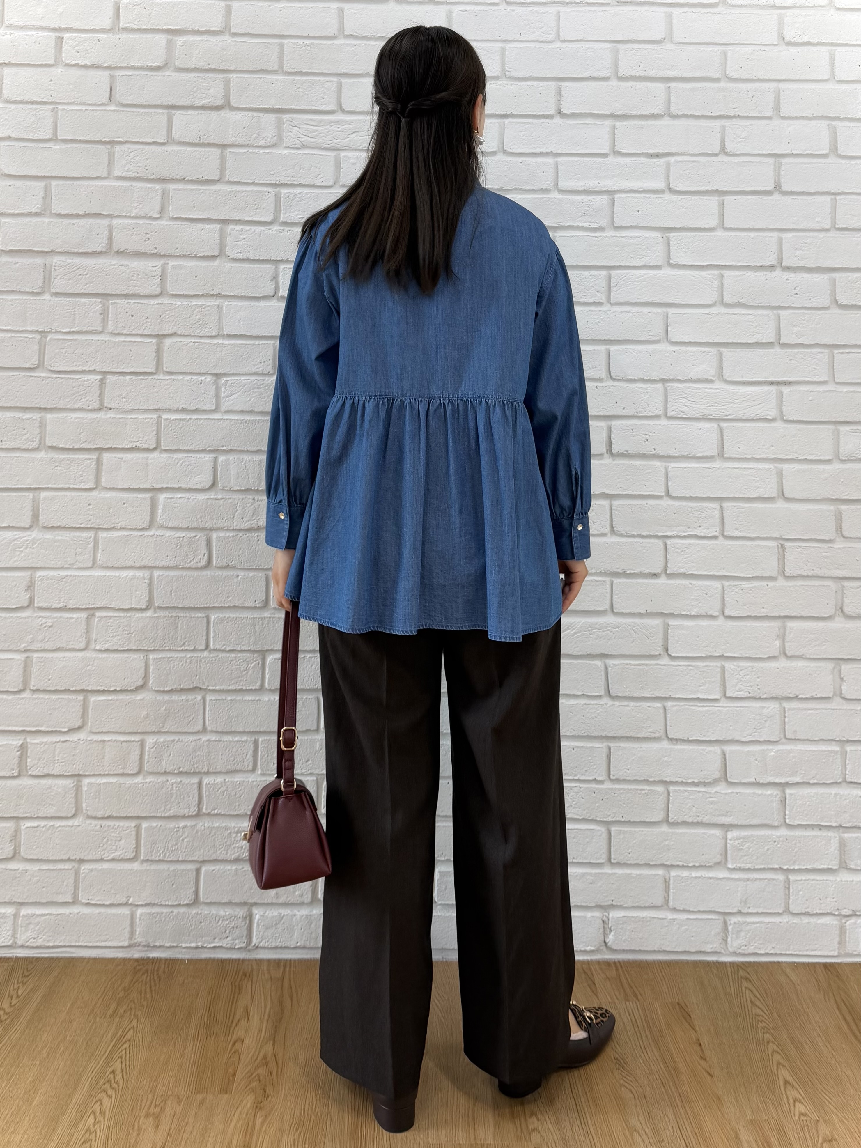 みーさんの「grove｜軽やかなデニムで、女性らしく　ピンタックデニムダンガリーブラウス」を使ったコーディネート