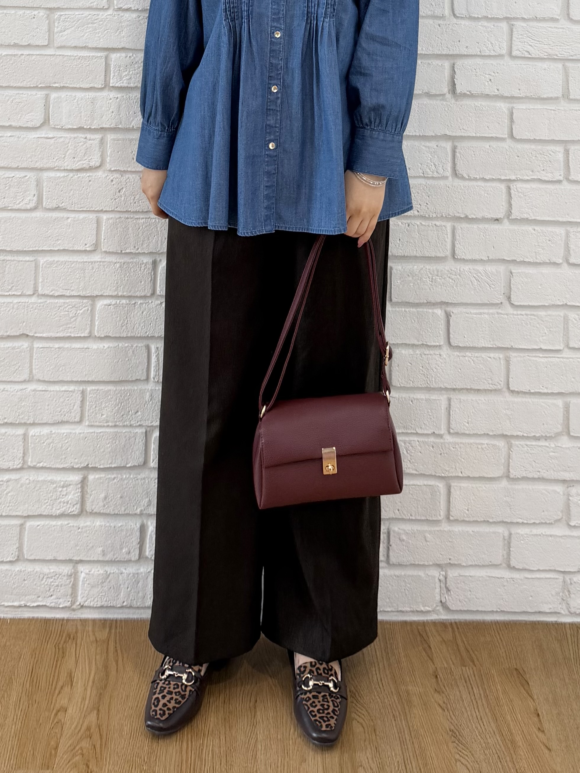 みーさんの「grove｜軽やかなデニムで、女性らしく　ピンタックデニムダンガリーブラウス」を使ったコーディネート