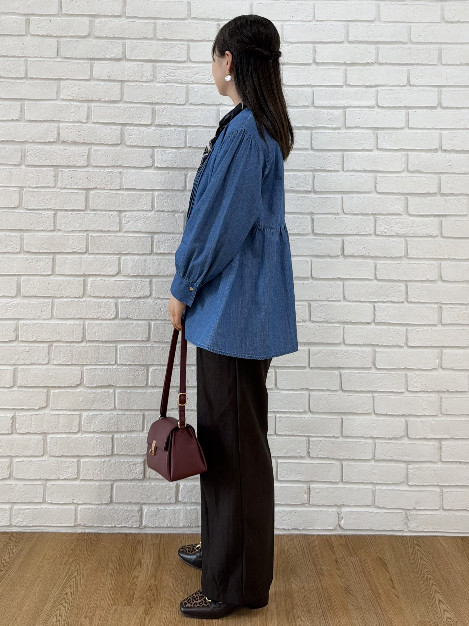 みーさんの「grove｜軽やかなデニムで、女性らしく　ピンタックデニムダンガリーブラウス」を使ったコーディネート