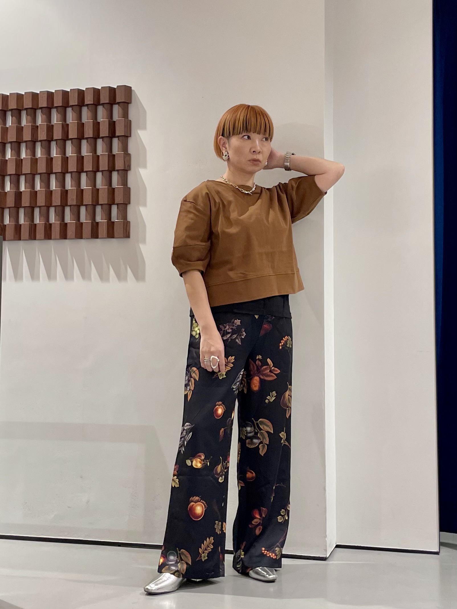 KOUさんの「INDIVI｜ハーフスリーブフォルムカットソー【接触冷感／新色追加】」を使ったコーディネート