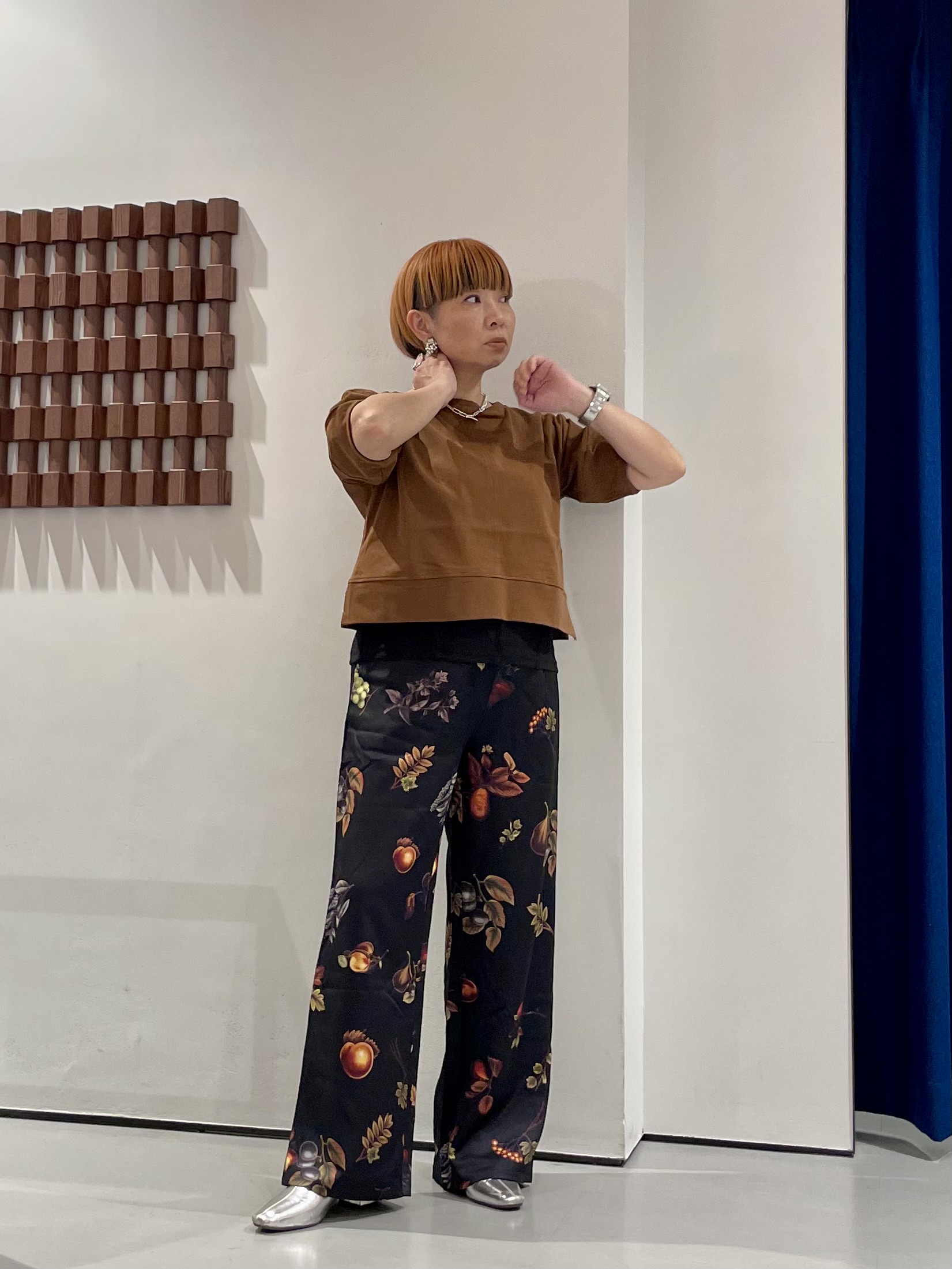 KOUさんの「INDIVI｜ハーフスリーブフォルムカットソー【接触冷感／新色追加】」を使ったコーディネート