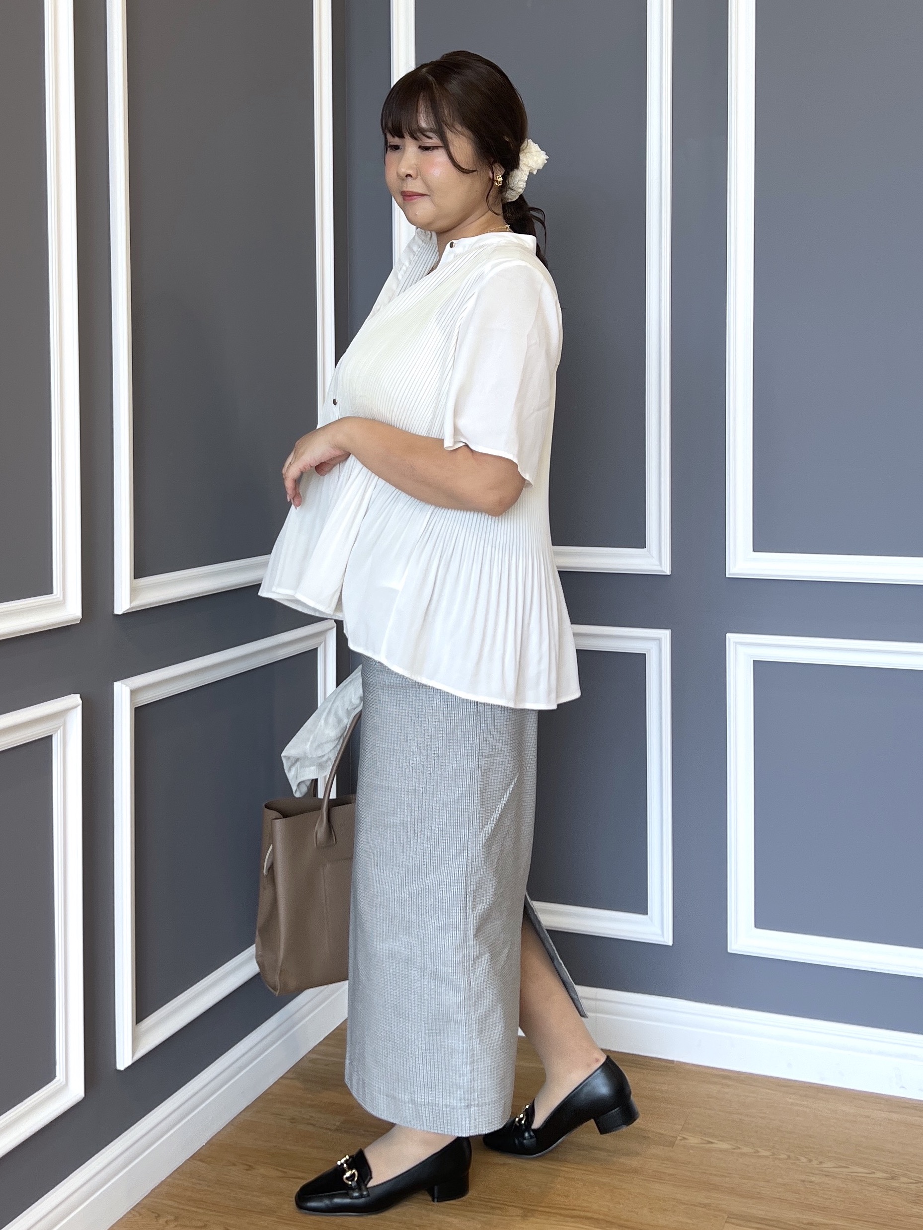 ARISAさんの「grove｜【体型カバー◎】大人フェミニン消しプリーツブラウス」を使ったコーディネート