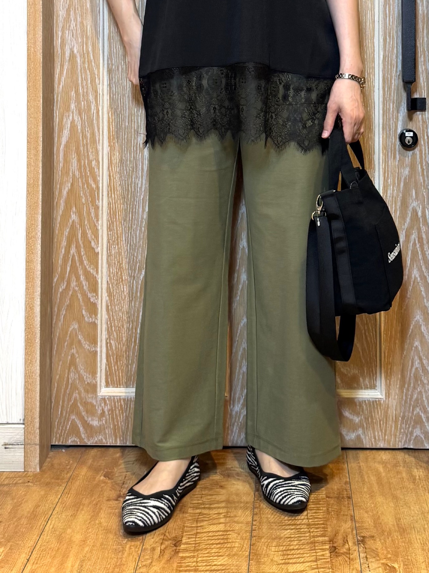 KAORIさんの「SHOO･LA･RUE｜【洗濯機可/S-LL】体型カバーしながらこなれ見え。レース付きキャミソール」を使ったコーディネート