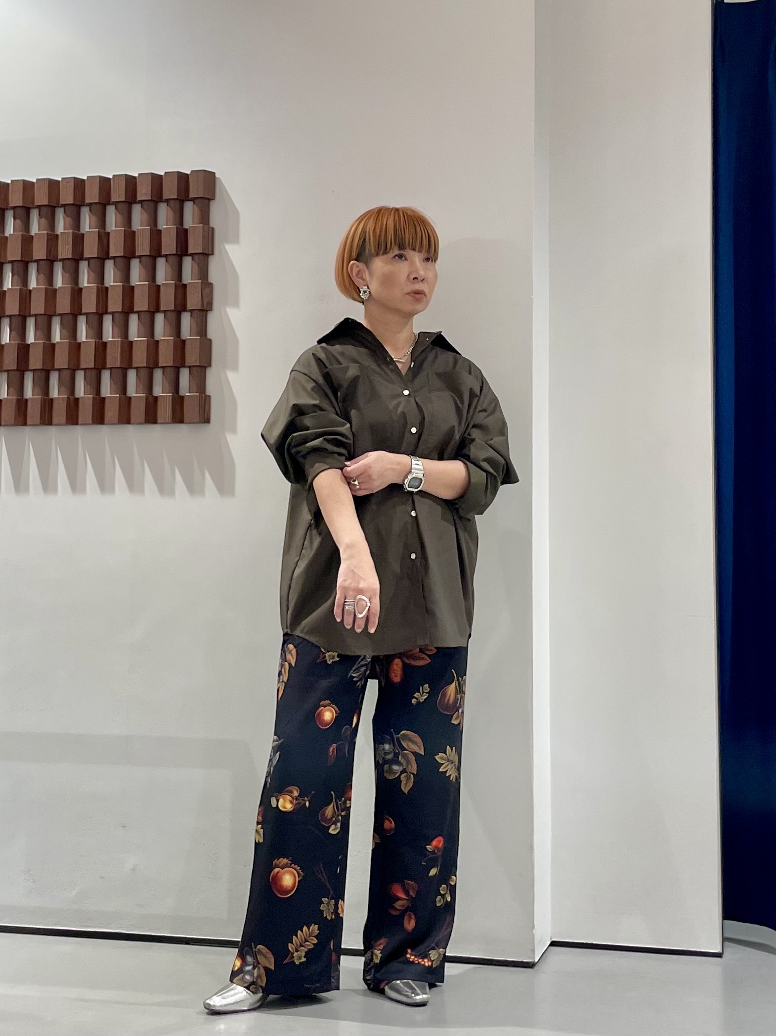 KOUさんの「INDIVI｜タイムレスフォルムシャツ」を使ったコーディネート