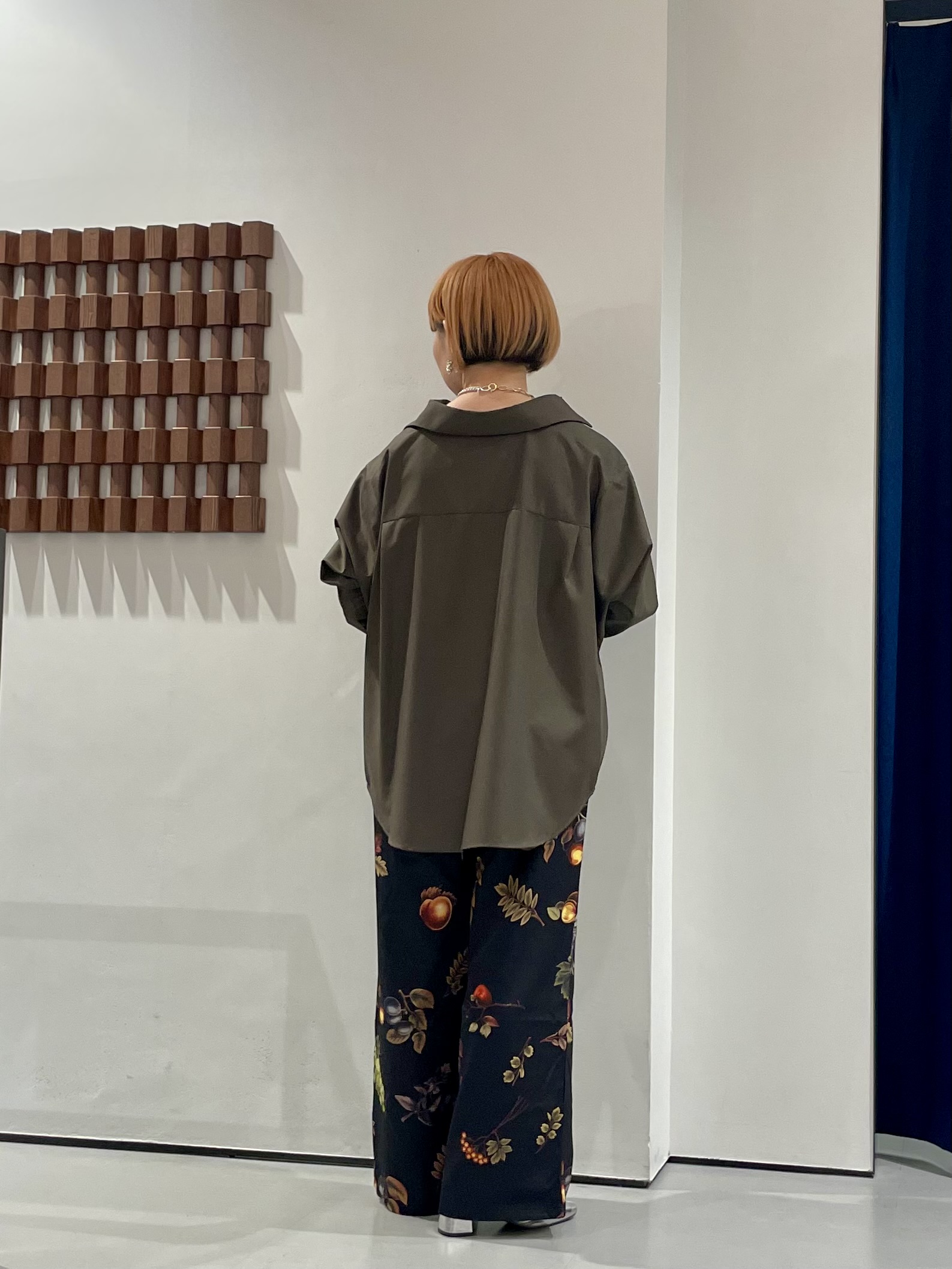 KOUさんの「INDIVI｜タイムレスフォルムシャツ」を使ったコーディネート
