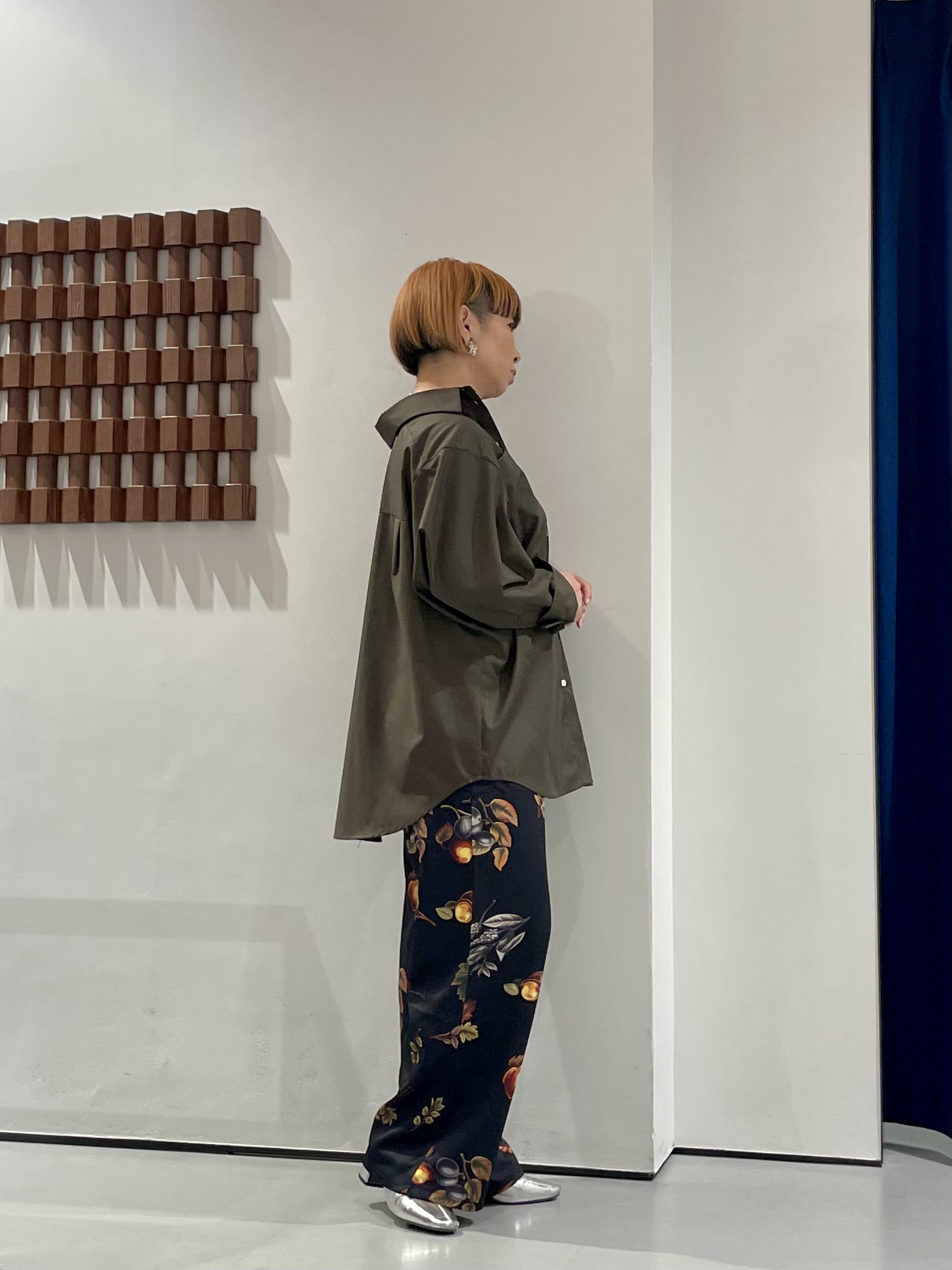 KOUさんの「INDIVI｜タイムレスフォルムシャツ」を使ったコーディネート