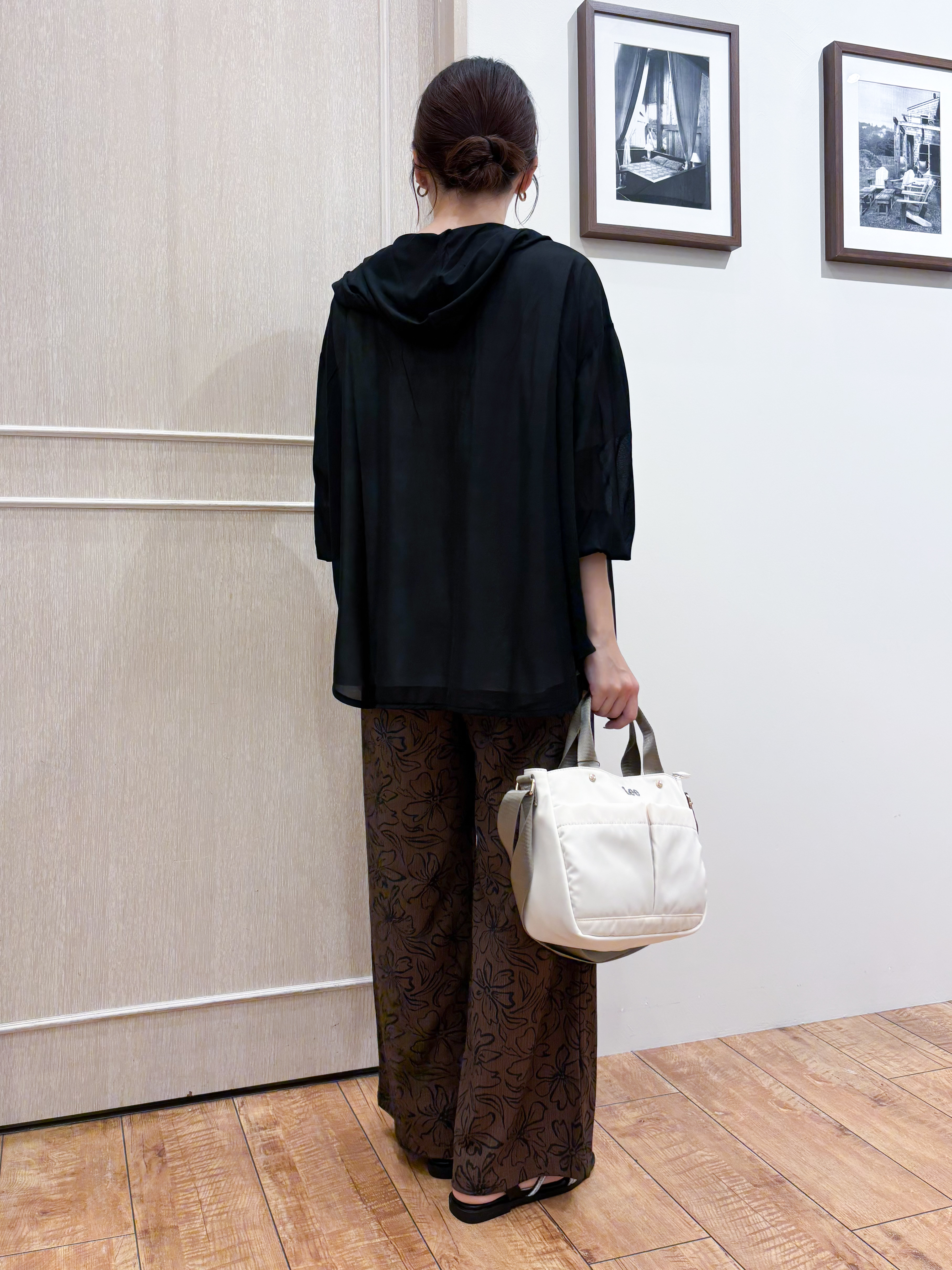 なみさんの「SHOO･LA･RUE｜【洗濯機可/体型カバー】程よい透け感の ゆるシア―シャツパーカ」を使ったコーディネート