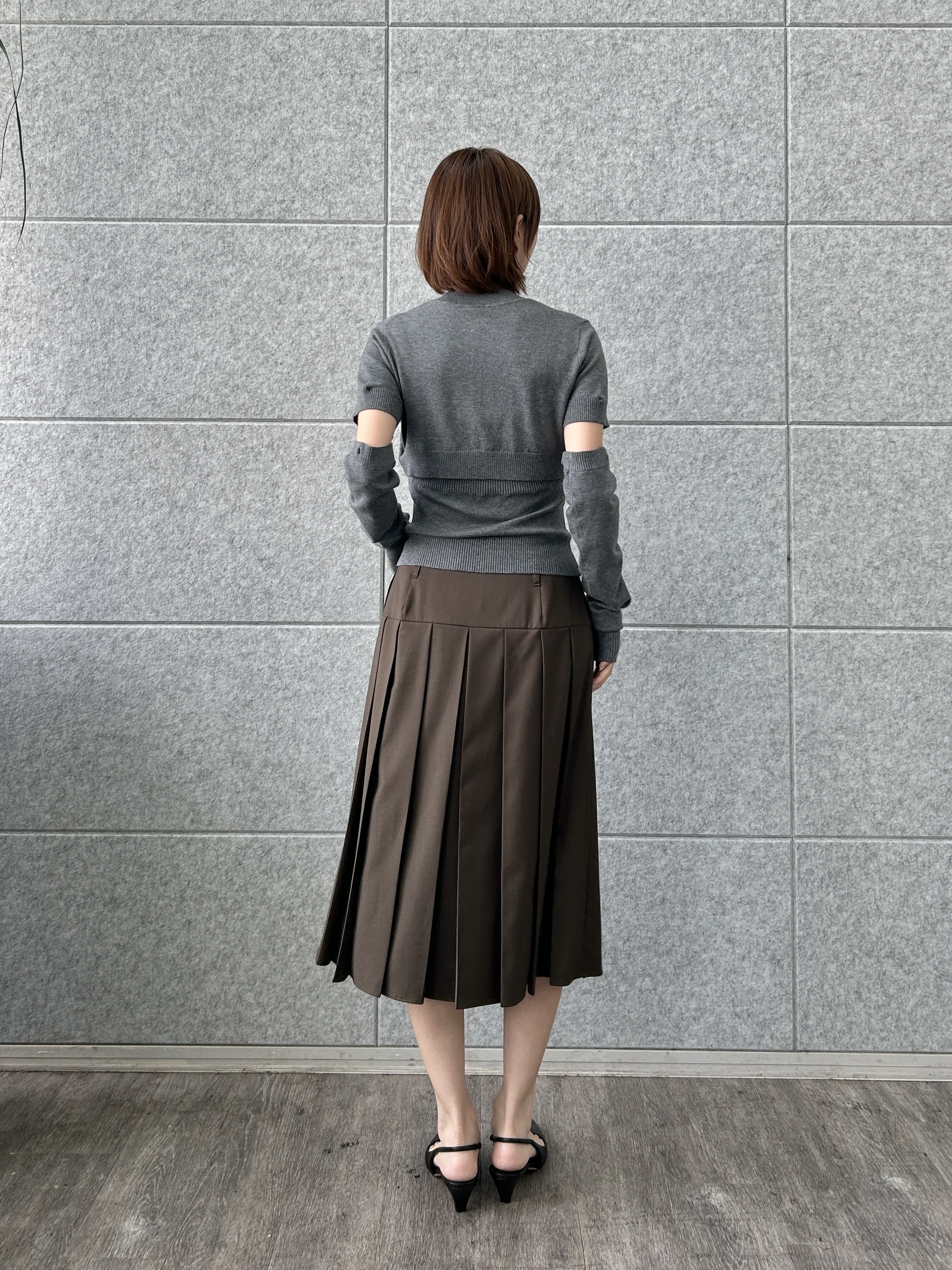 harunaさんの「CODE A｜soft pleated midi skirt」を使ったコーディネート