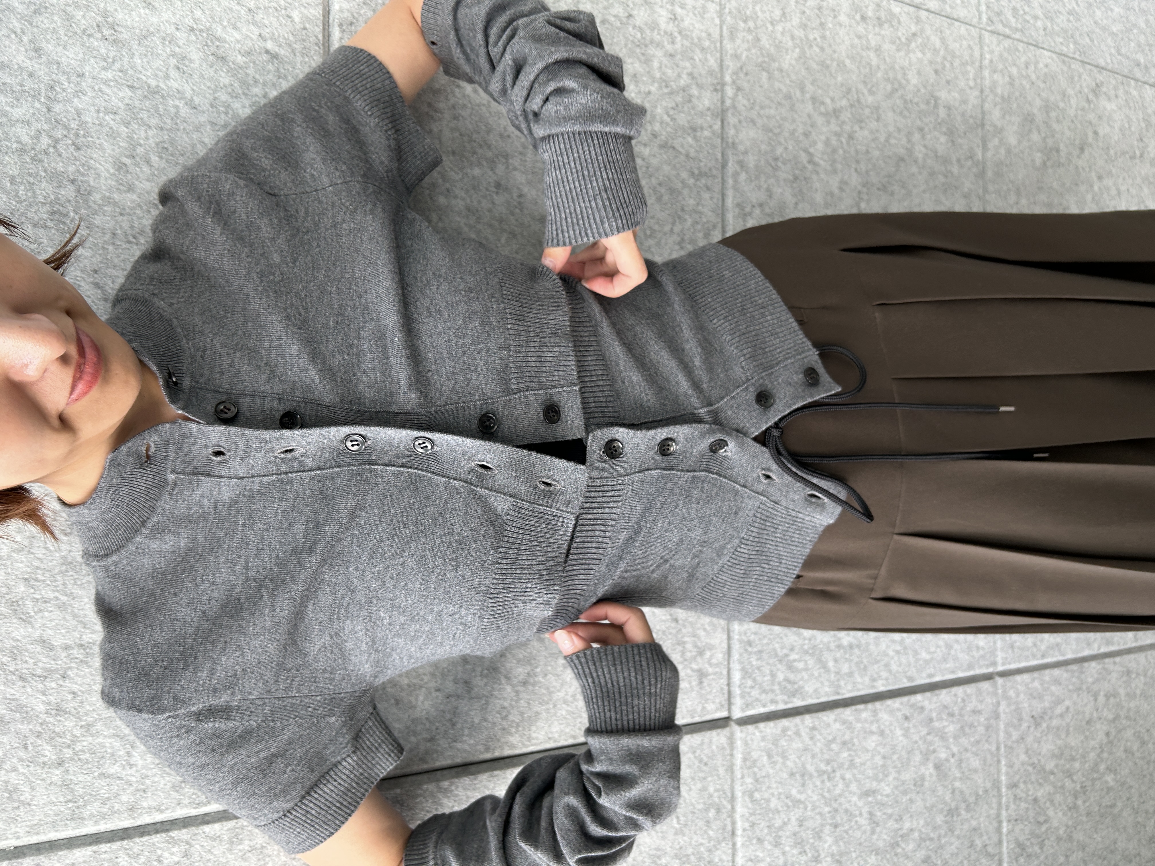 harunaさんの「CODE A｜soft pleated midi skirt」を使ったコーディネート