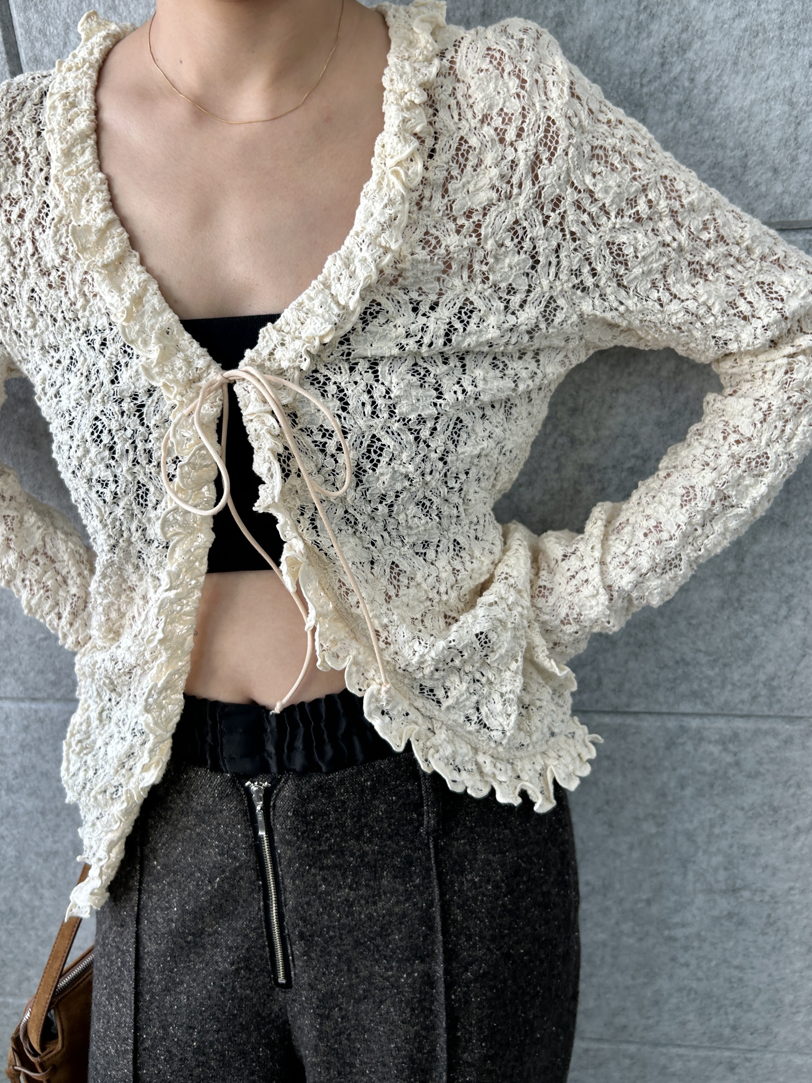 harunaさんの「CODE A｜【Re】fluffy lace blouse」を使ったコーディネート