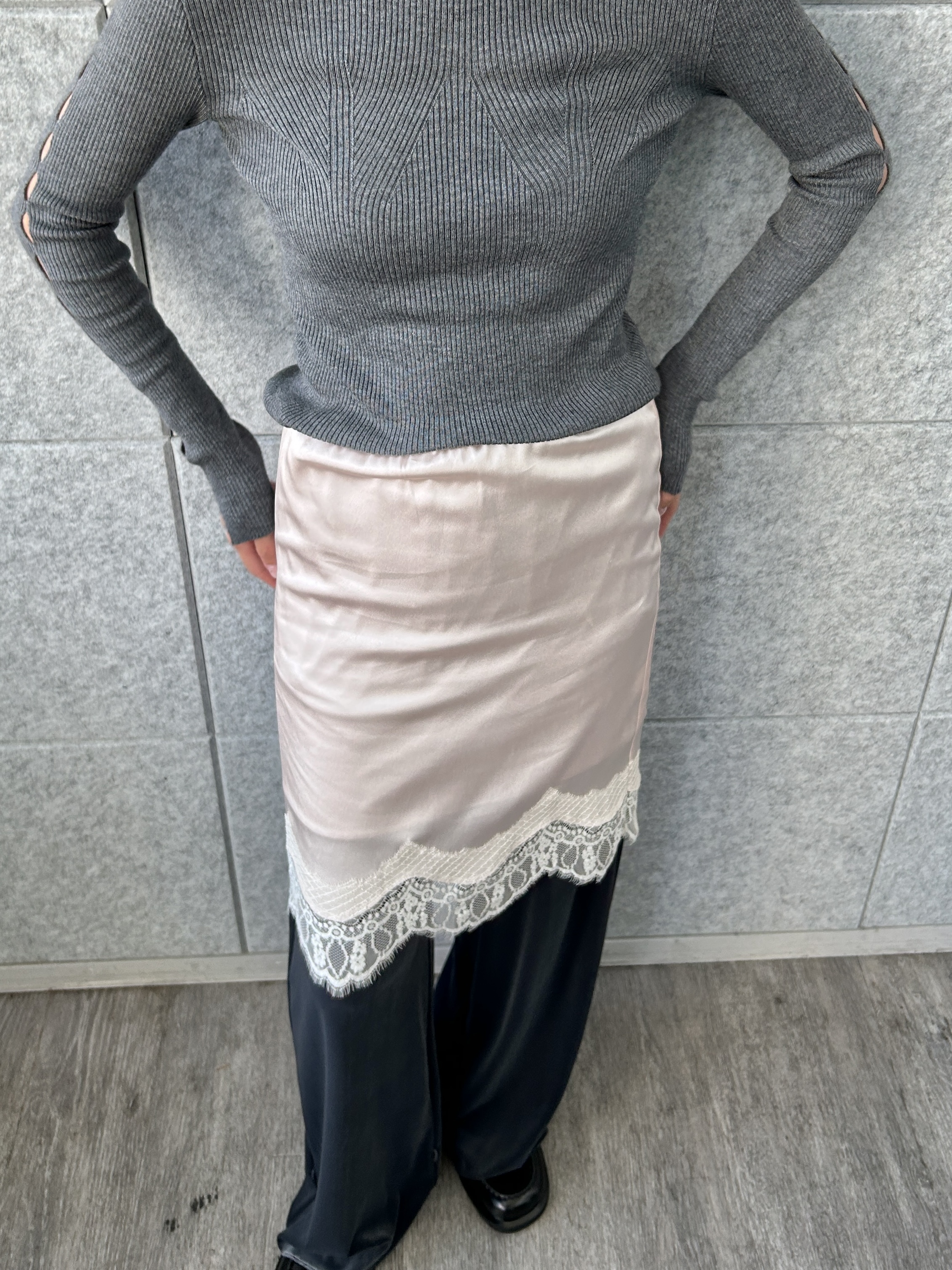 harunaさんの「CODE A｜cut－out sleeve knit top」を使ったコーディネート