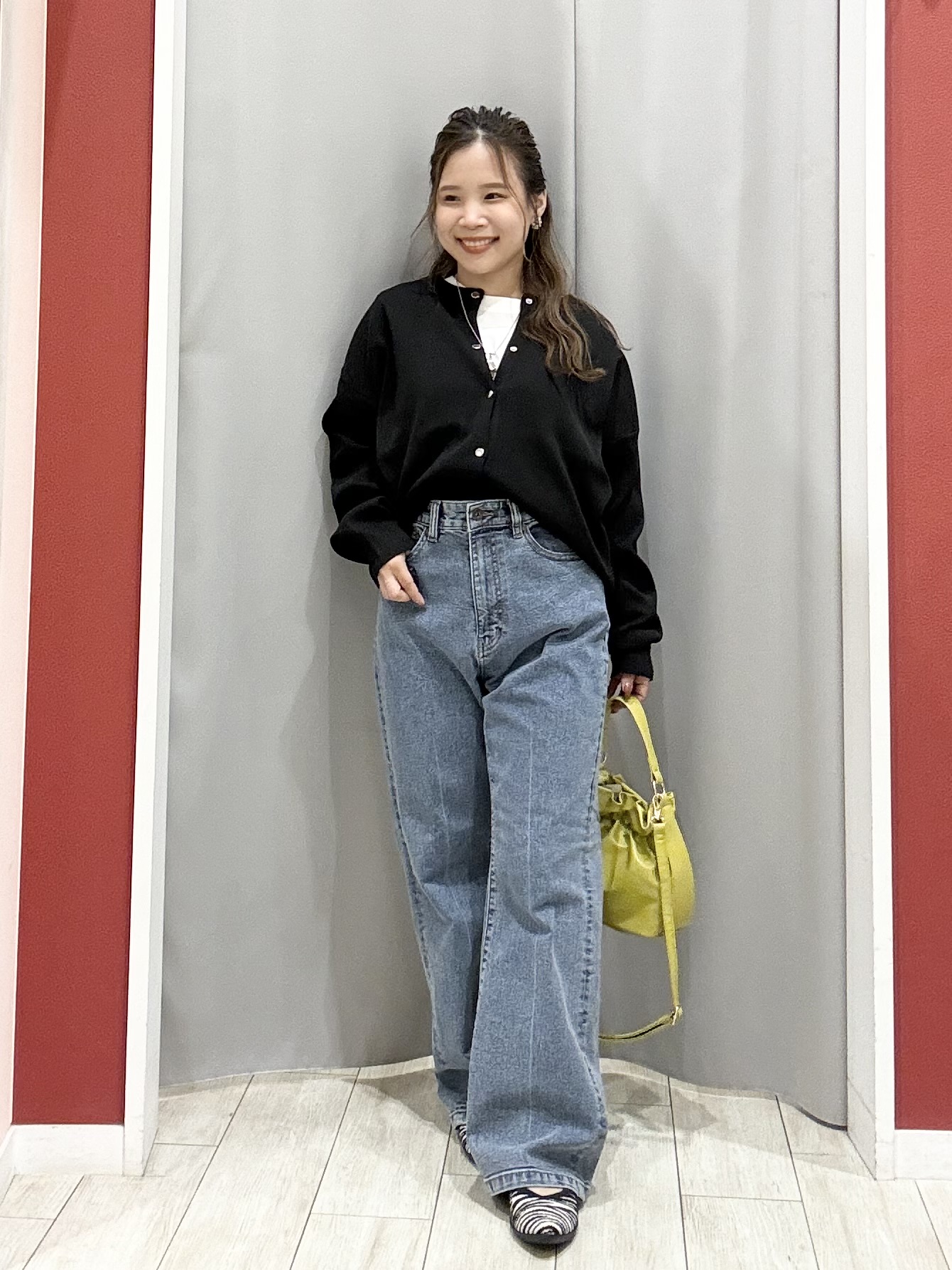 shioさんの「SHOO･LA･RUE｜【セットアップ可/洗濯機可】軽やかに羽織れる スポンディッシュ ニットカーディガン」を使ったコーディネート
