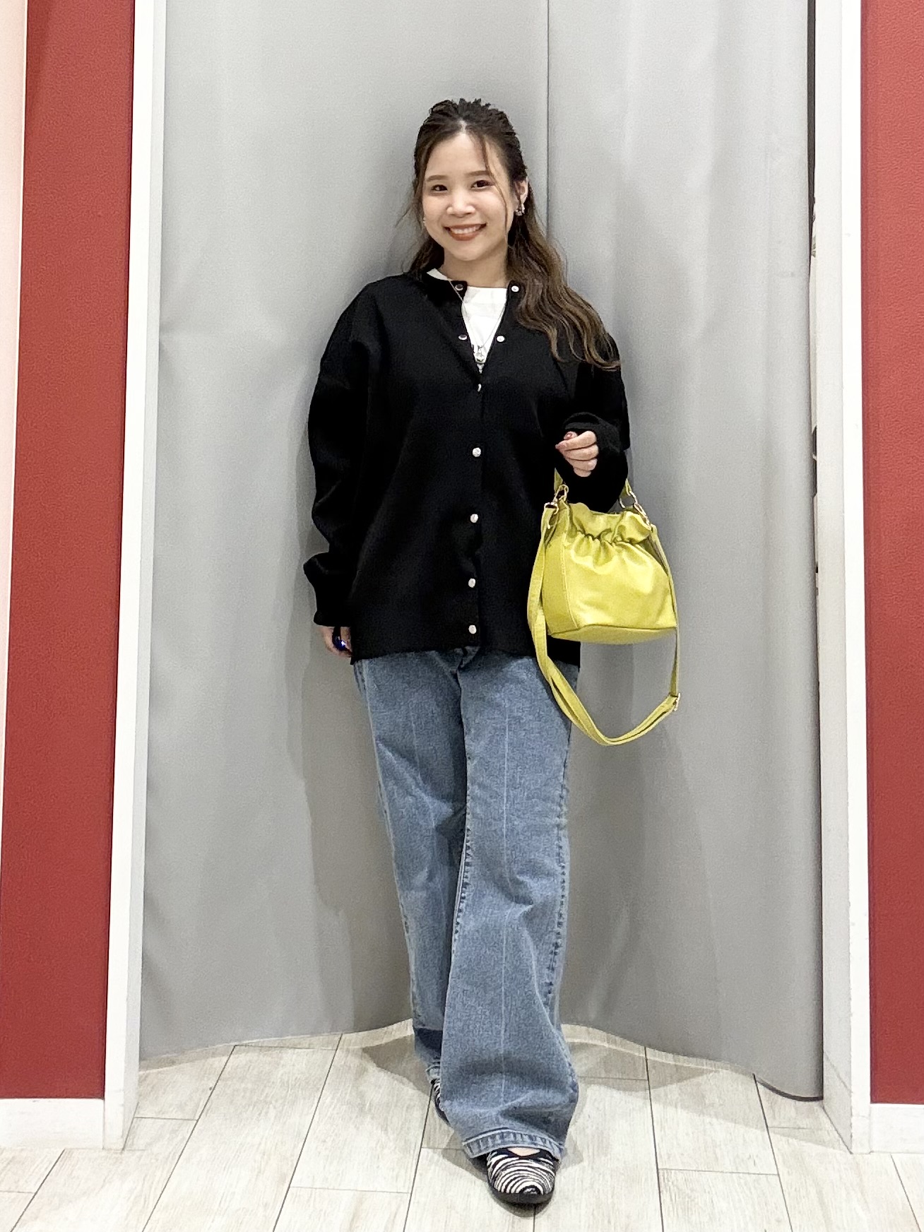 shioさんの「SHOO･LA･RUE｜【セットアップ可/洗濯機可】軽やかに羽織れる スポンディッシュ ニットカーディガン」を使ったコーディネート