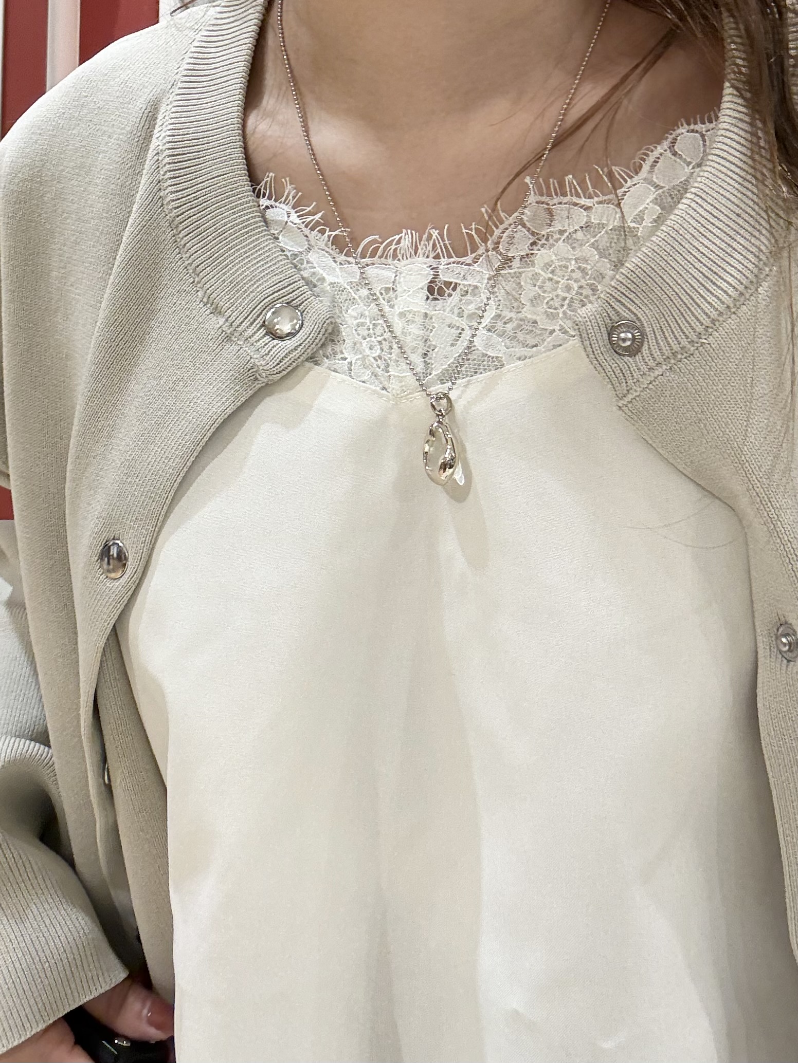 shioさんの「SHOO･LA･RUE｜【セットアップ可/洗濯機可】軽やかに羽織れる スポンディッシュ ニットカーディガン」を使ったコーディネート