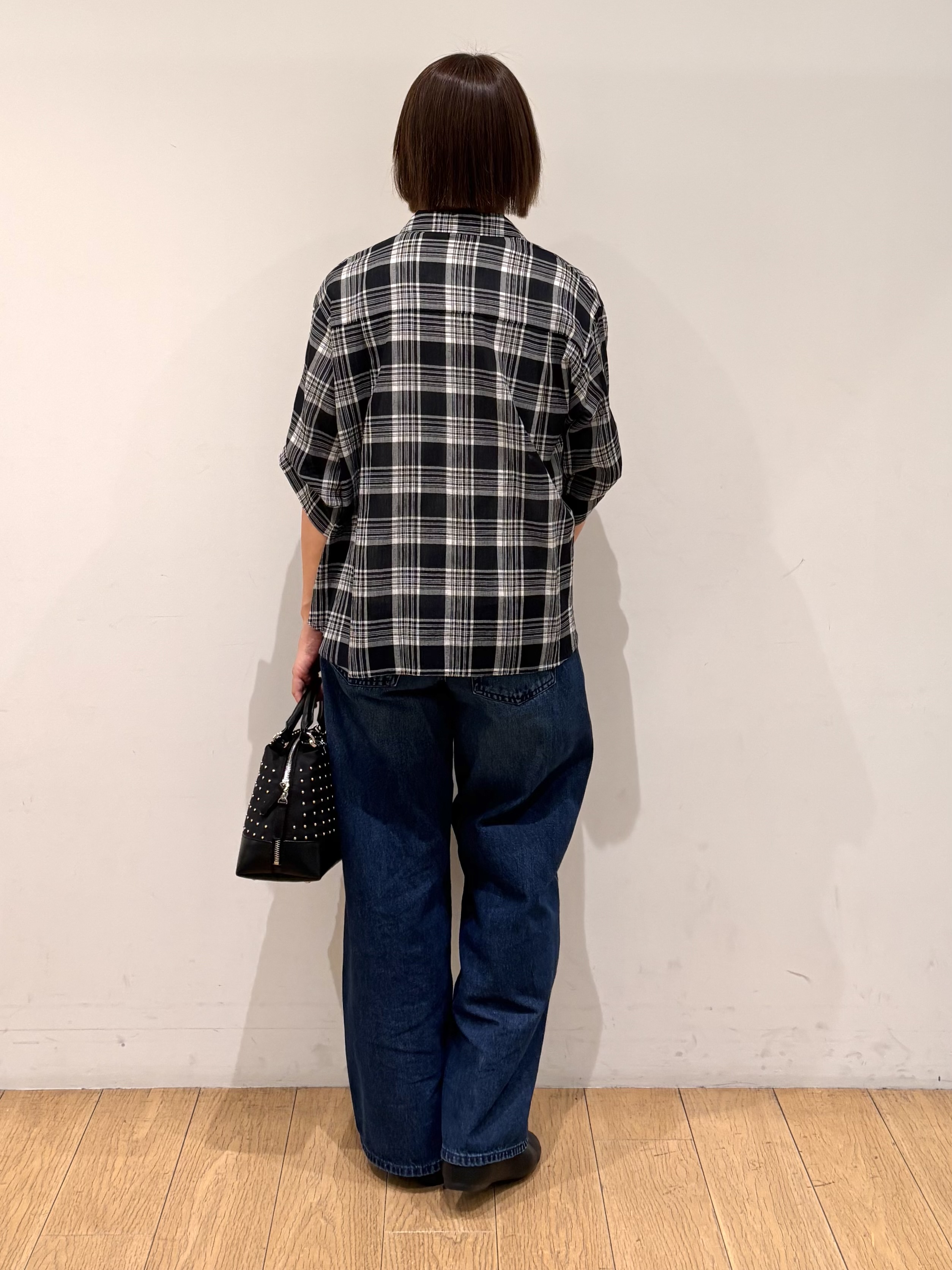 mikkoさんの「INDIVI｜【コットン100％／透け感／2WAY】袖アレンジ チェックシャツ」を使ったコーディネート