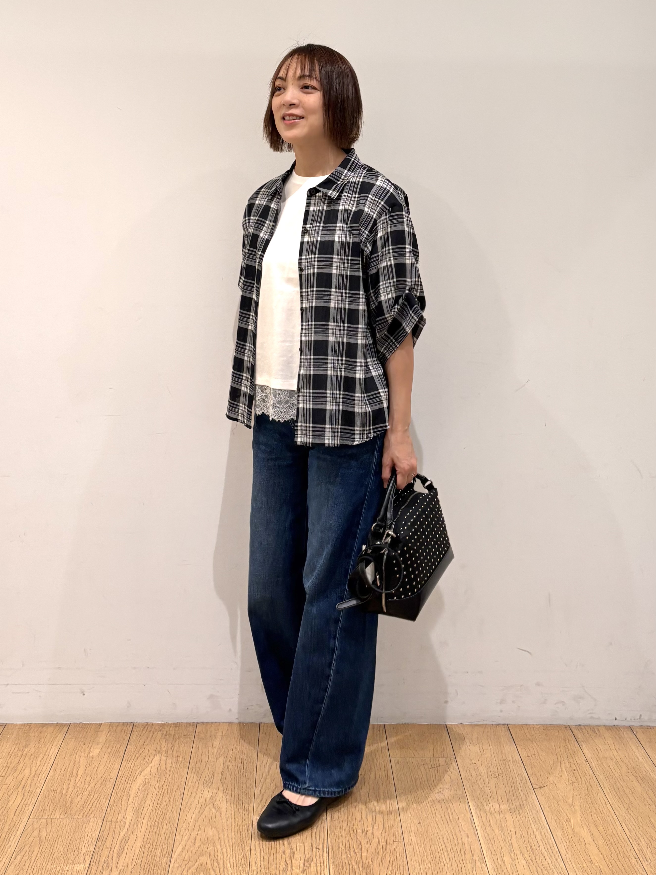 mikkoさんの「INDIVI｜【コットン100％／透け感／2WAY】袖アレンジ チェックシャツ」を使ったコーディネート