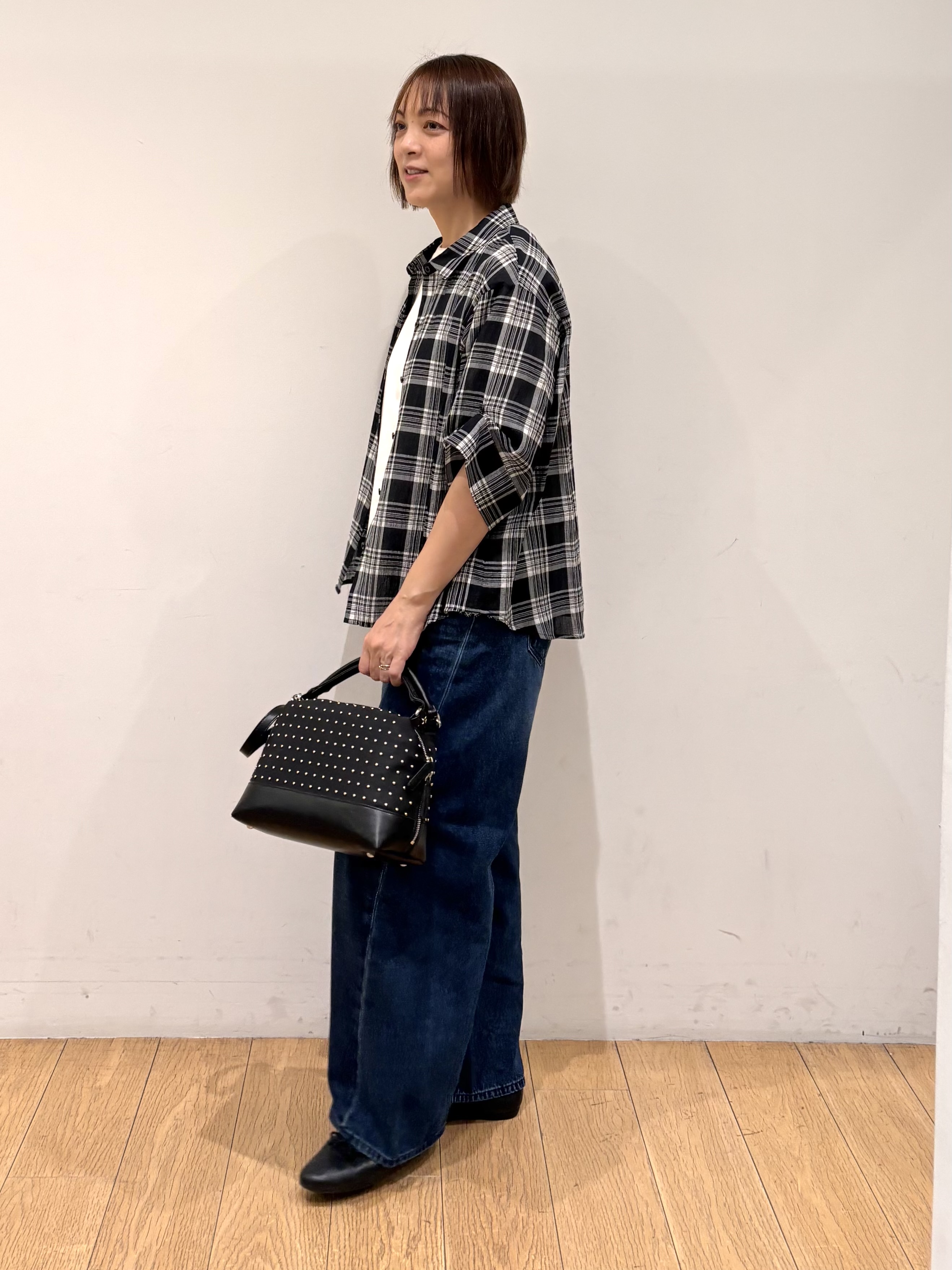 mikkoさんの「INDIVI｜【コットン100％／透け感／2WAY】袖アレンジ チェックシャツ」を使ったコーディネート