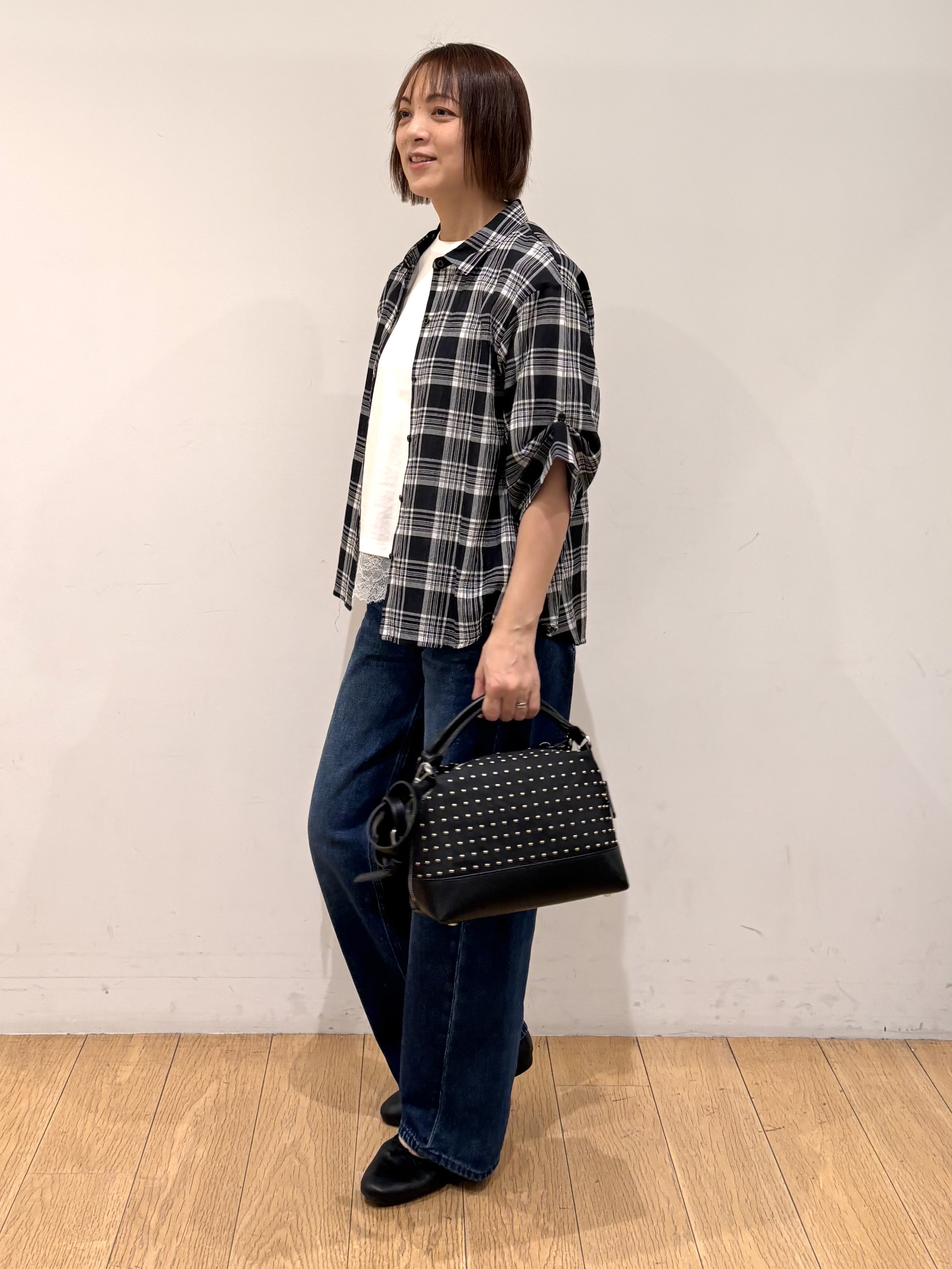 mikkoさんの「INDIVI｜【コットン100％／透け感／2WAY】袖アレンジ チェックシャツ」を使ったコーディネート