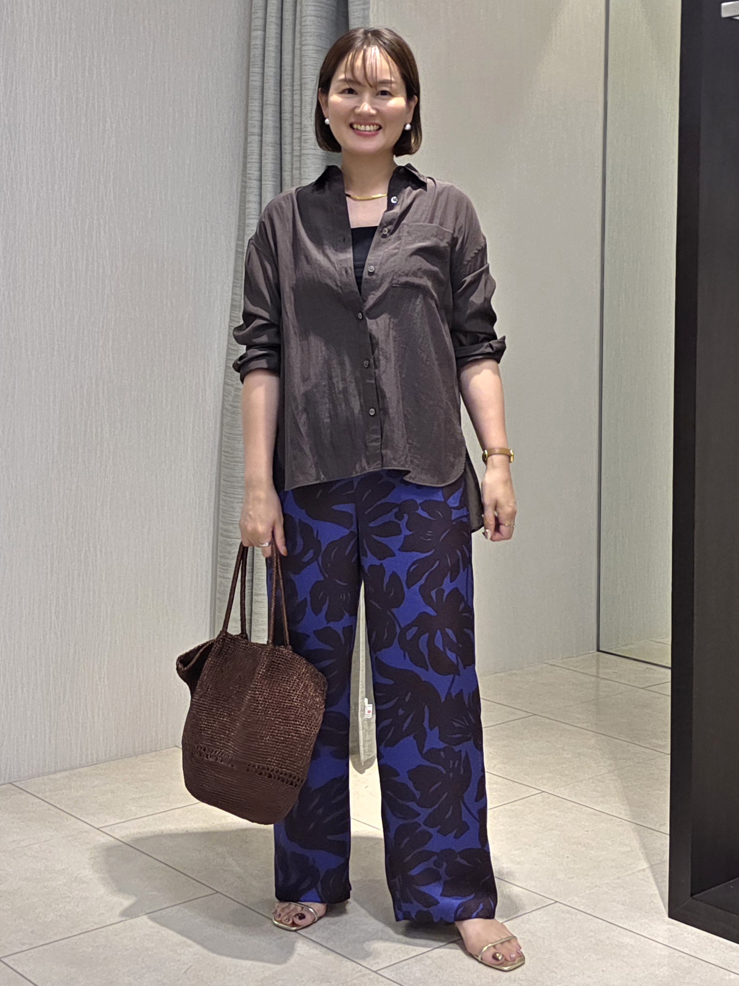 naokoさんの「UNTITLED｜【秋羽織り/肌に張り付きにくい】シルキータッチシアーシャツ」を使ったコーディネート