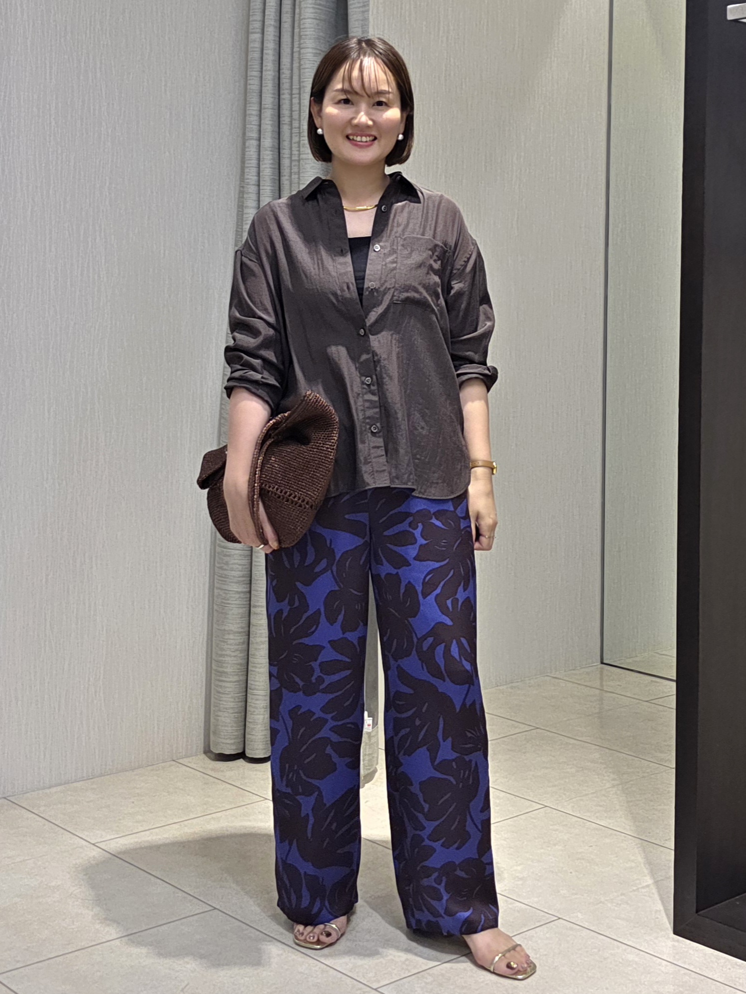 naokoさんの「UNTITLED｜【秋羽織り/肌に張り付きにくい】シルキータッチシアーシャツ」を使ったコーディネート
