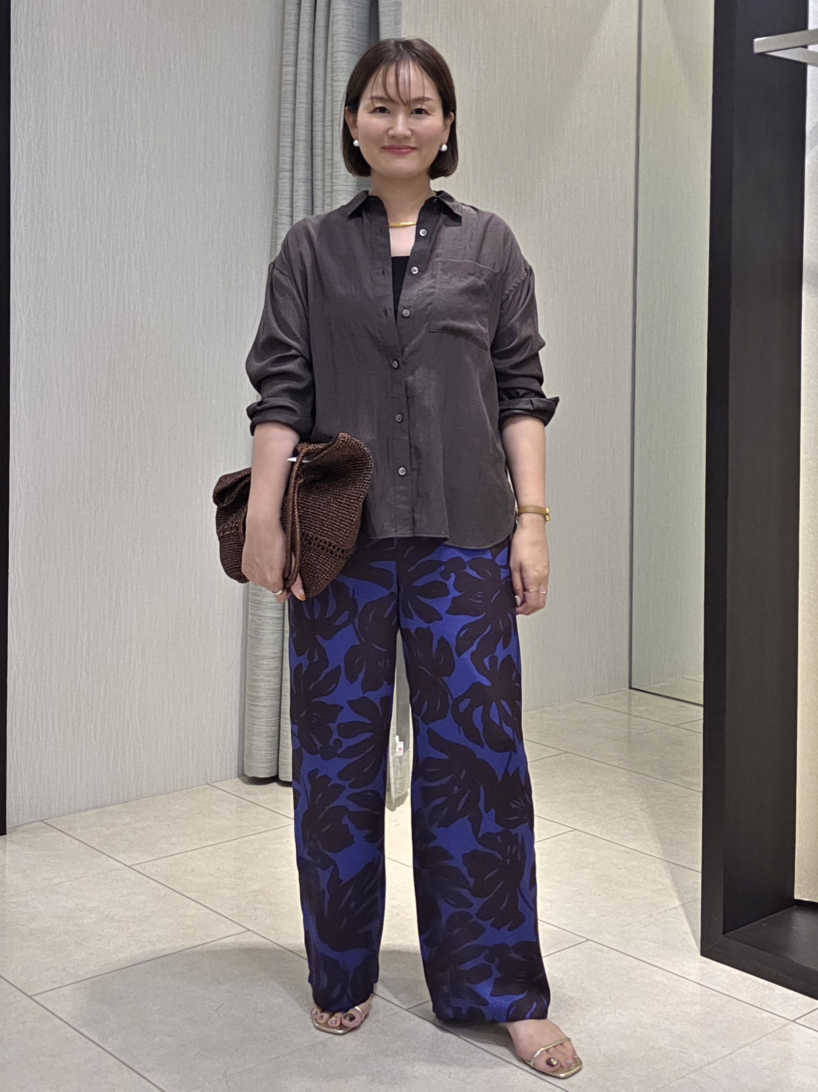 naokoさんの「UNTITLED｜【秋羽織り/肌に張り付きにくい】シルキータッチシアーシャツ」を使ったコーディネート