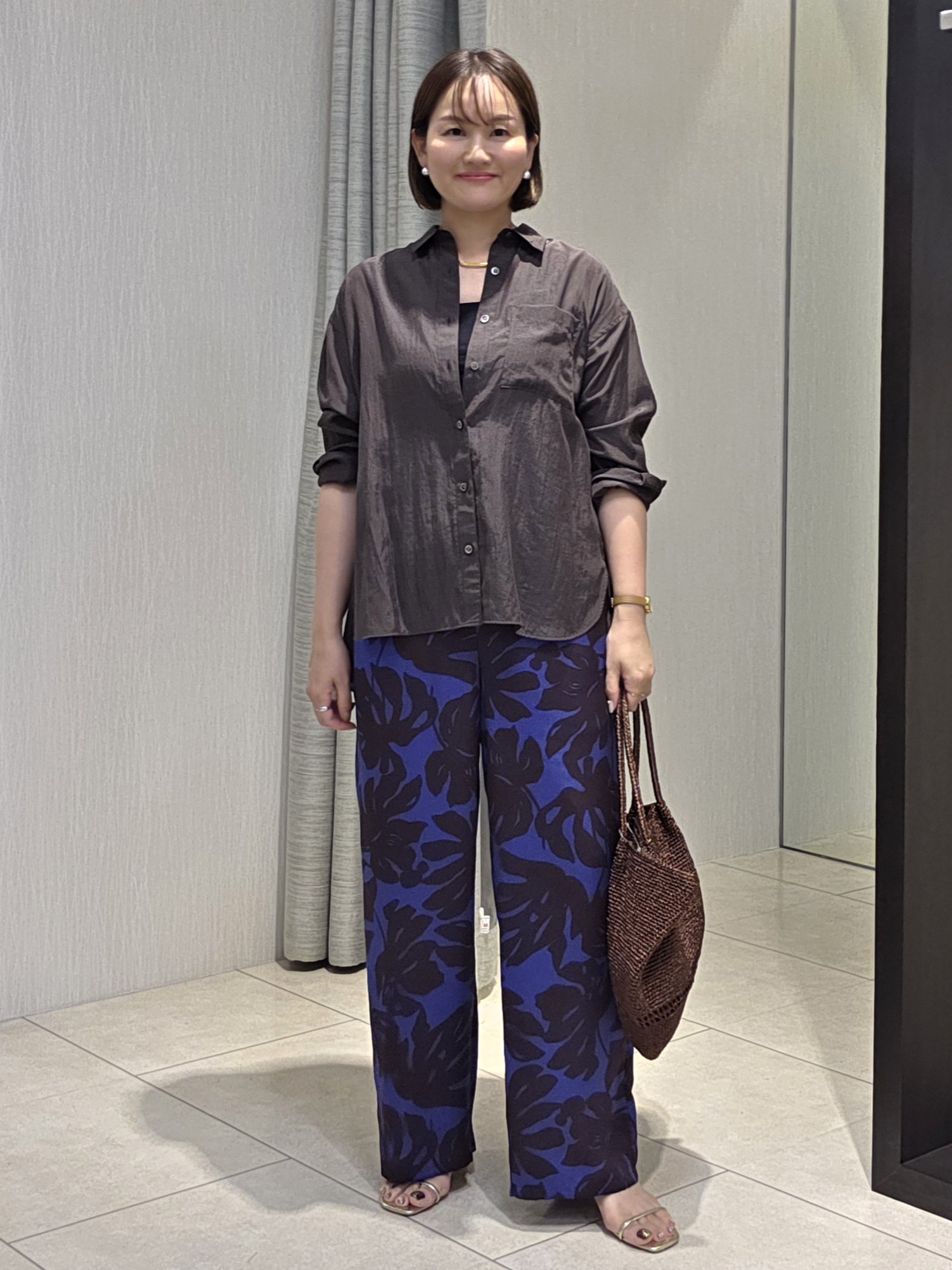 naokoさんの「UNTITLED｜【秋羽織り/肌に張り付きにくい】シルキータッチシアーシャツ」を使ったコーディネート