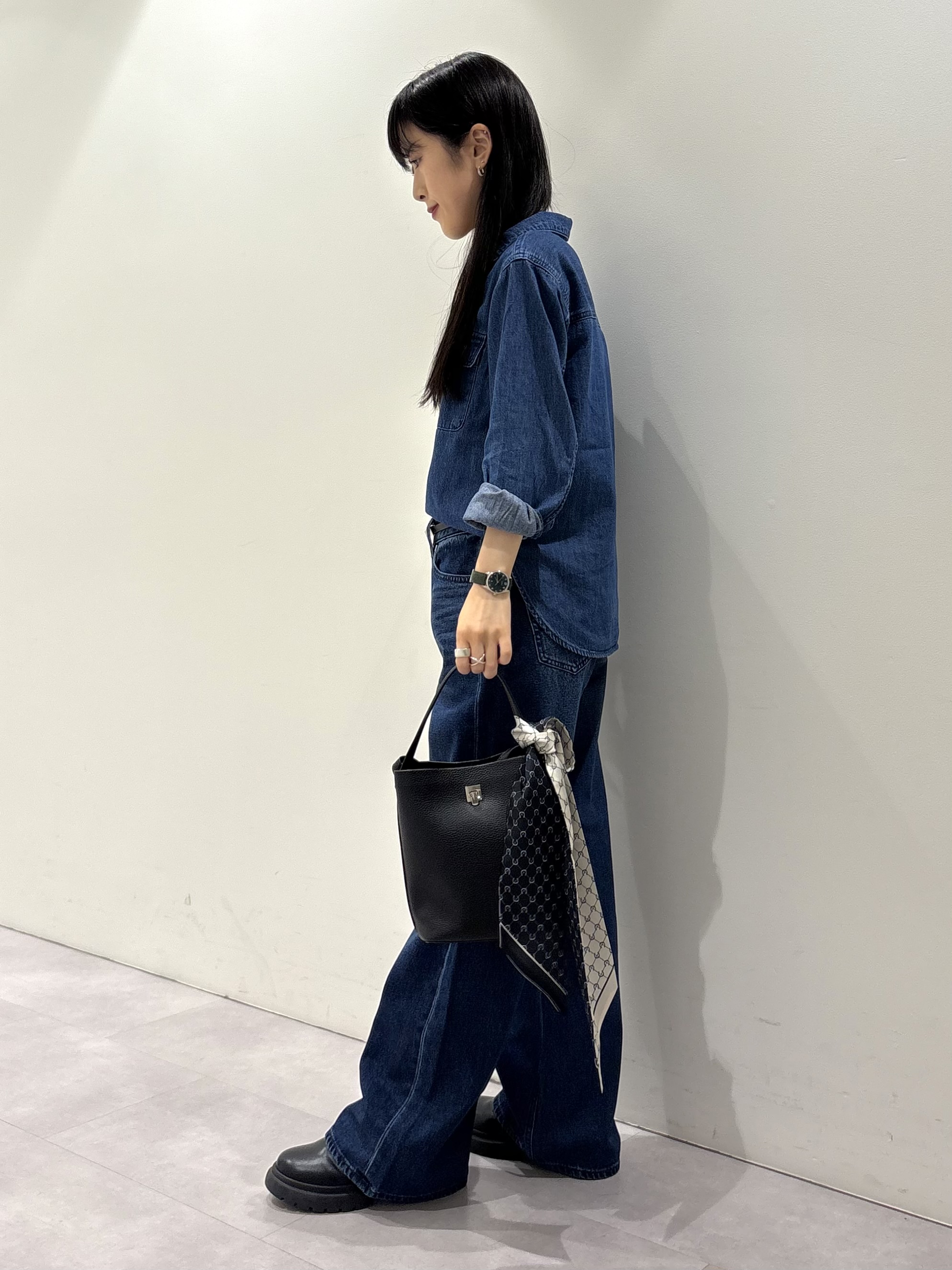 KEIKOさんの「INDIVI｜【洗える／体型カバー】ライトデニム ワークシャツ」を使ったコーディネート