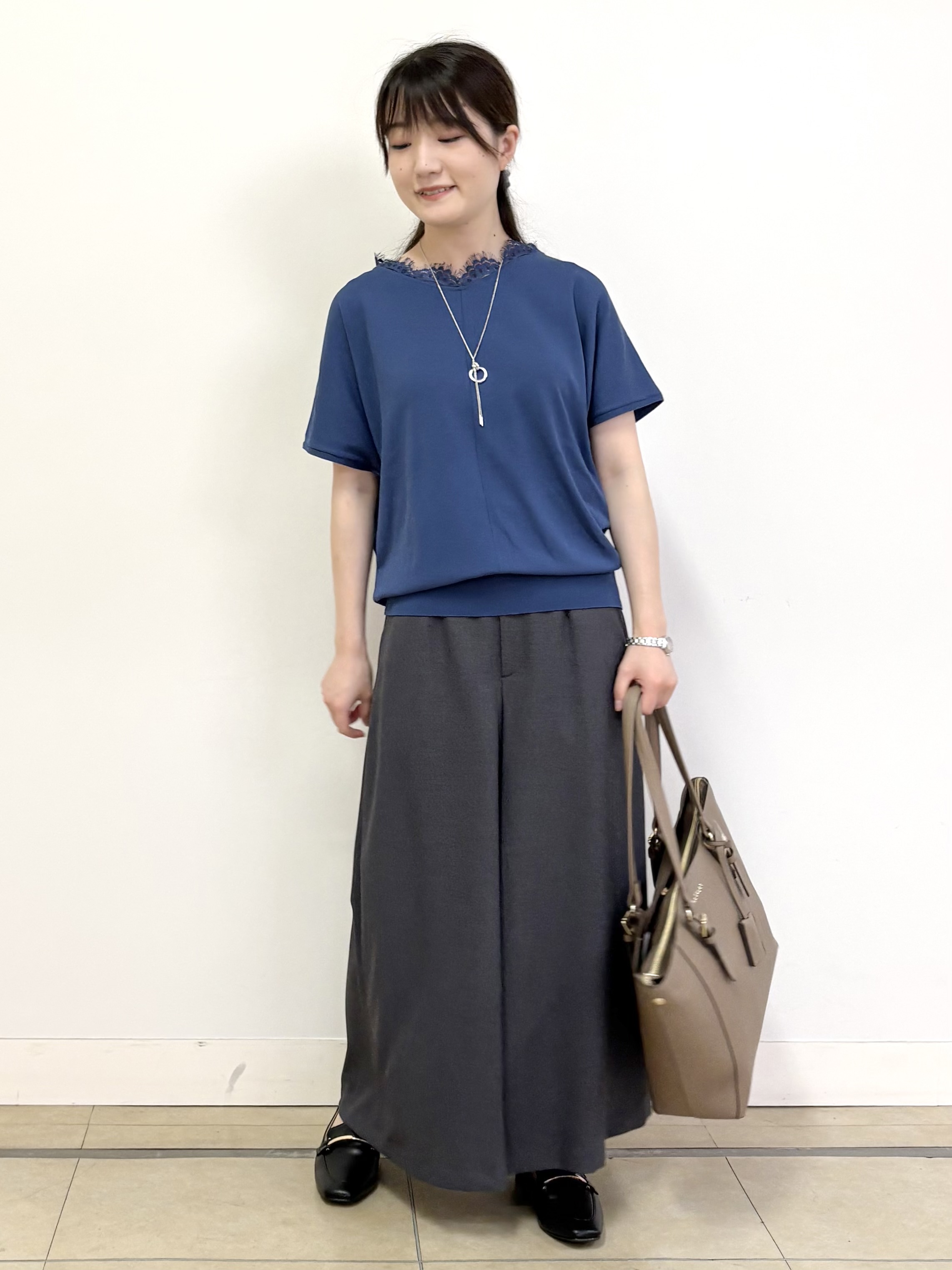 mikiさんの「Reflect｜【二の腕カバー／手洗い可】ネックレース フレンチスリーブニット」を使ったコーディネート
