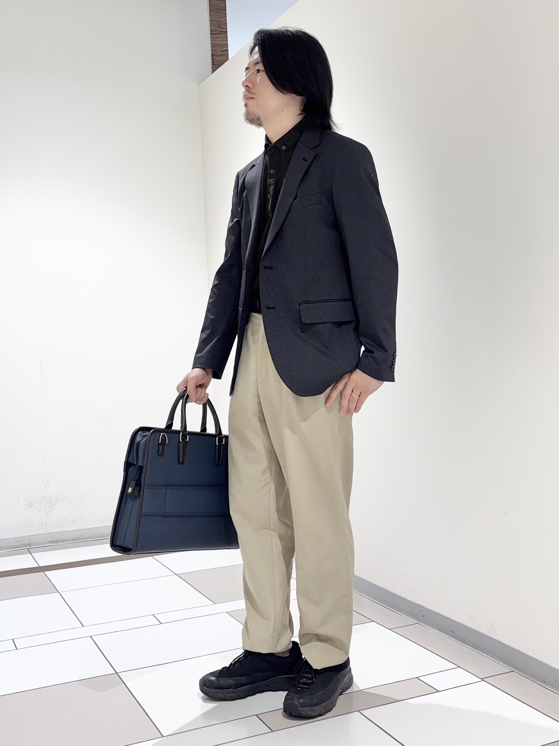 及川さんの「TAKEO KIKUCHI｜【360&deg;ストレッチ／軽量】None Of Stress ライト ジャケット（セットアップ対応）」を使ったコーディネート