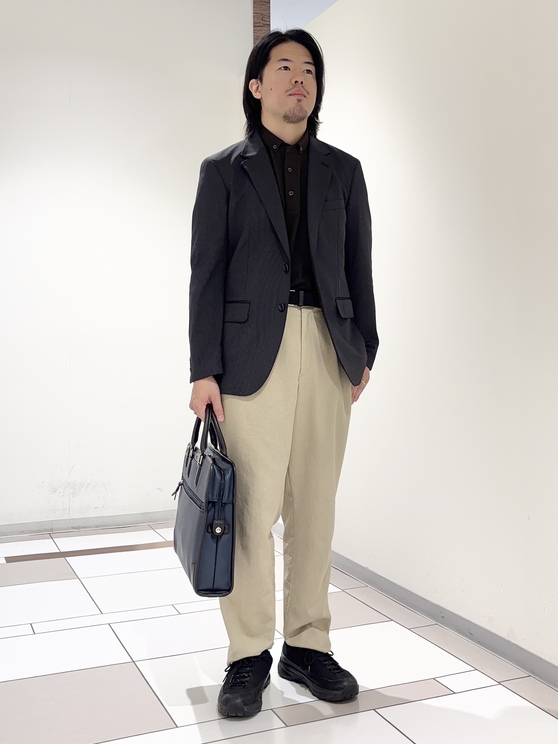 及川さんの「TAKEO KIKUCHI｜【360&deg;ストレッチ／軽量】None Of Stress ライト ジャケット（セットアップ対応）」を使ったコーディネート