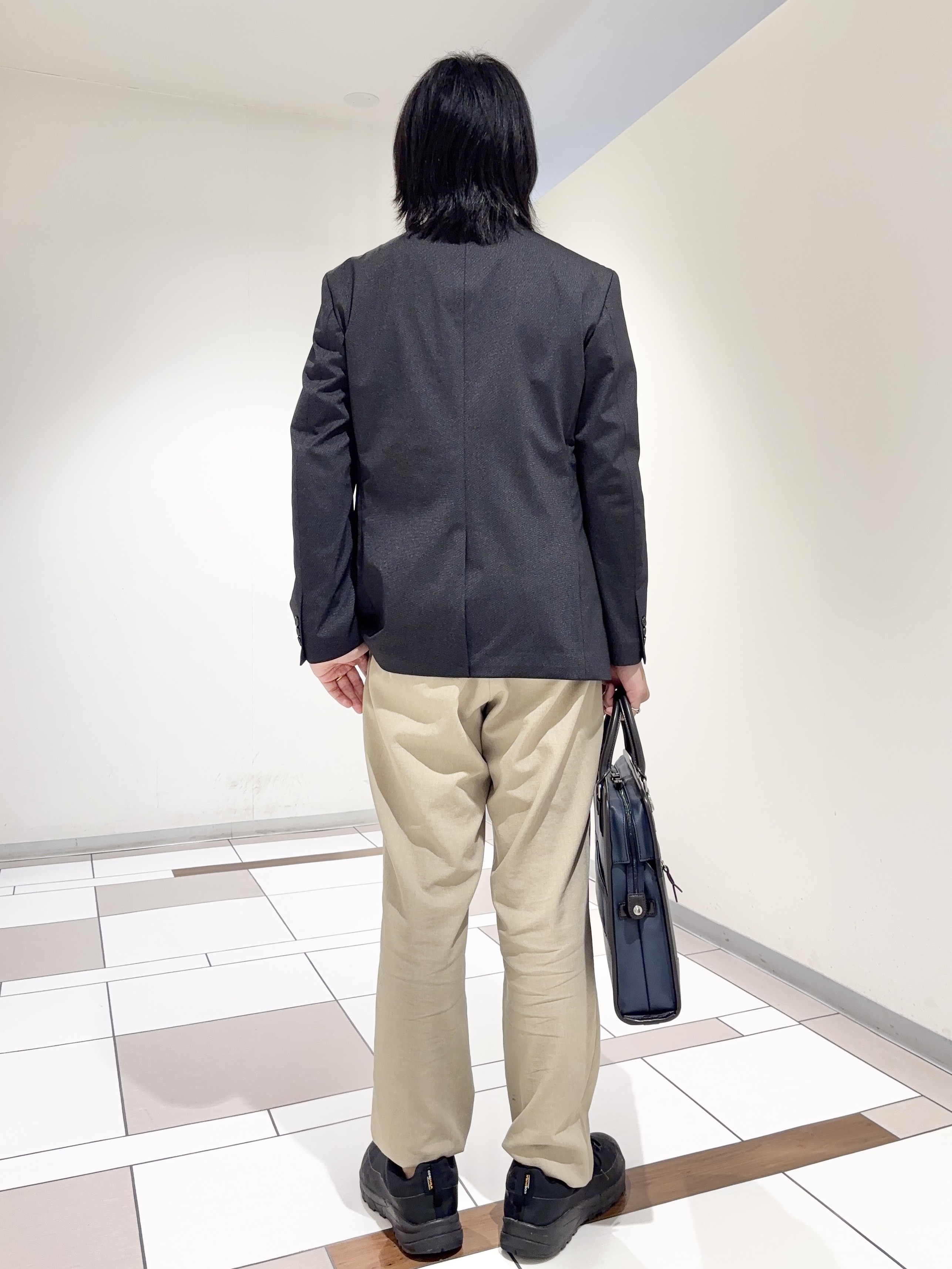 及川さんの「TAKEO KIKUCHI｜【360&deg;ストレッチ／軽量】None Of Stress ライト ジャケット（セットアップ対応）」を使ったコーディネート